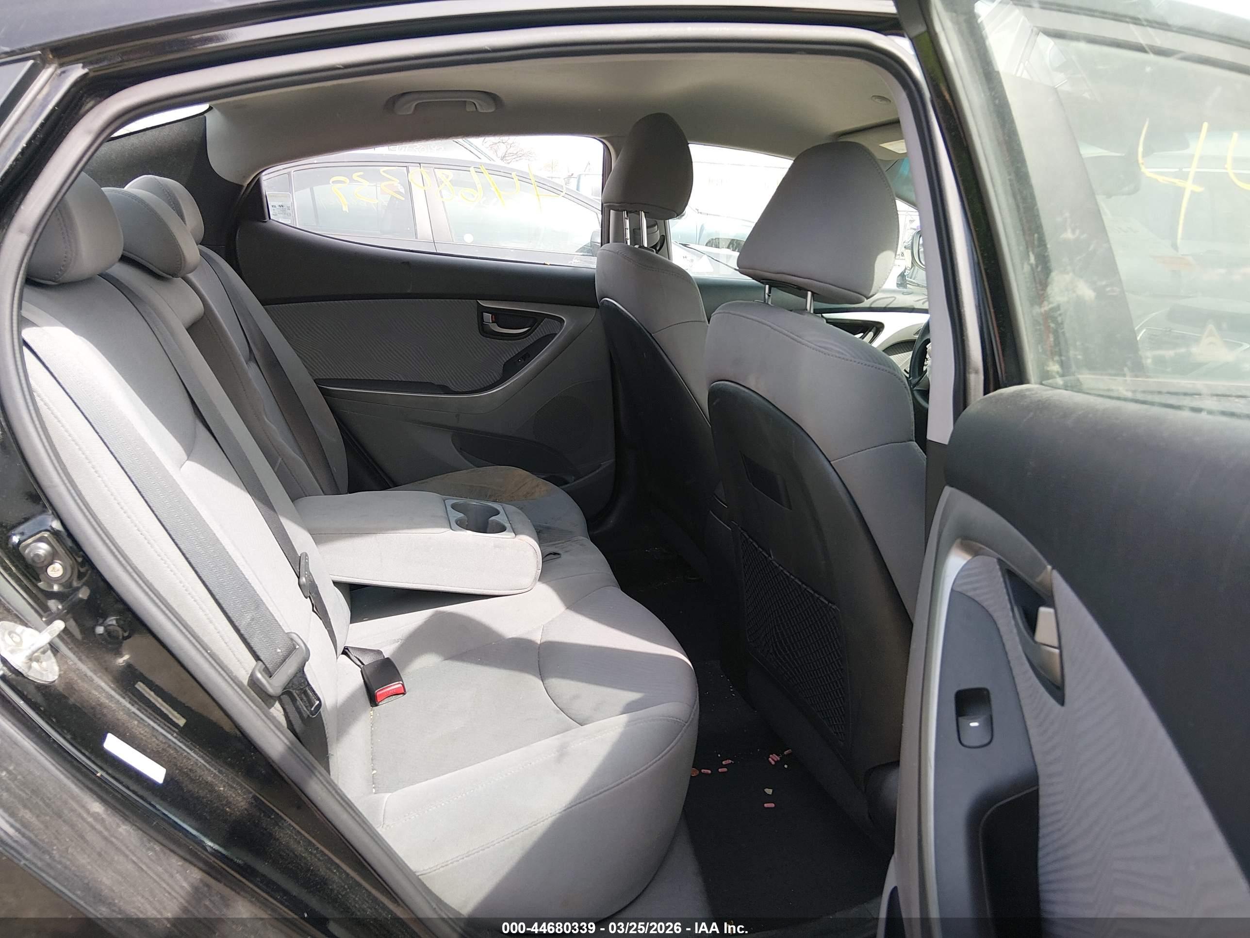 HYUNDAI ELANTRA image 8