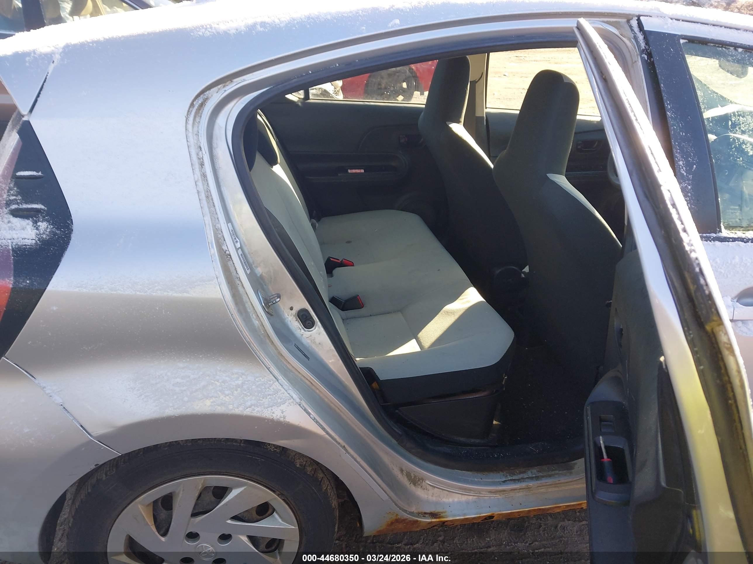 TOYOTA PRIUS image 8