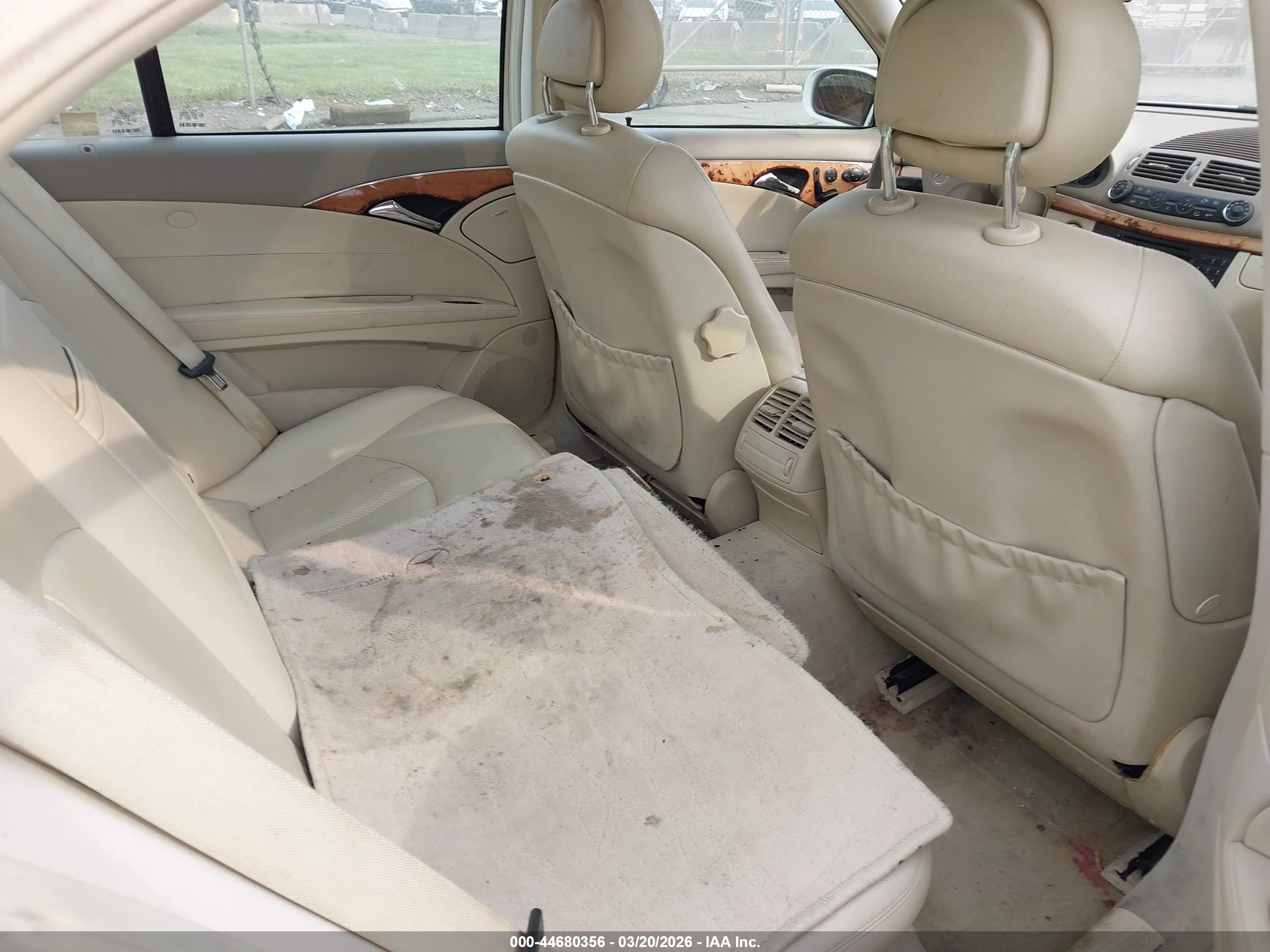 MERCEDES-BENZ E image 8