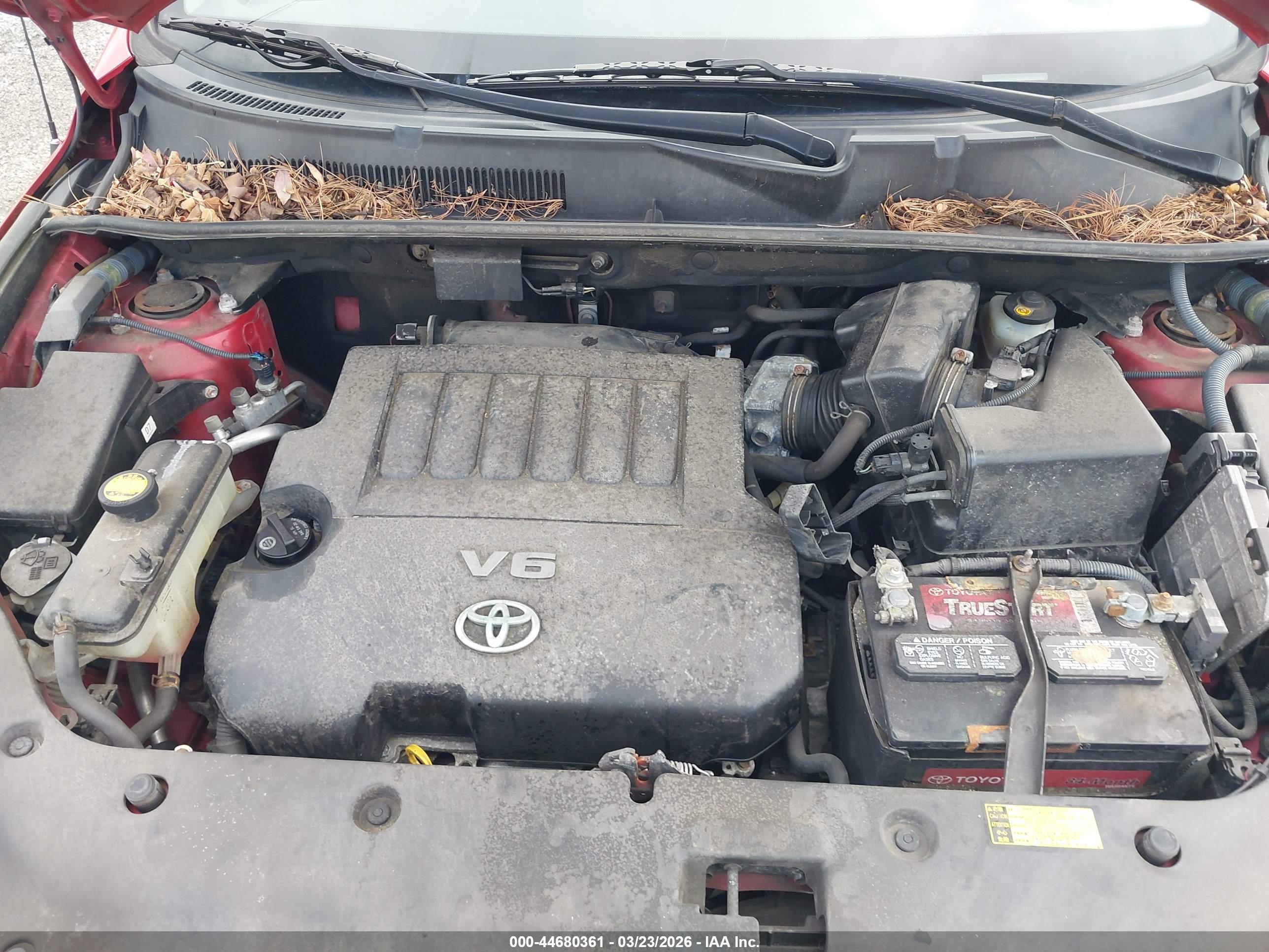 TOYOTA RAV4 image 10