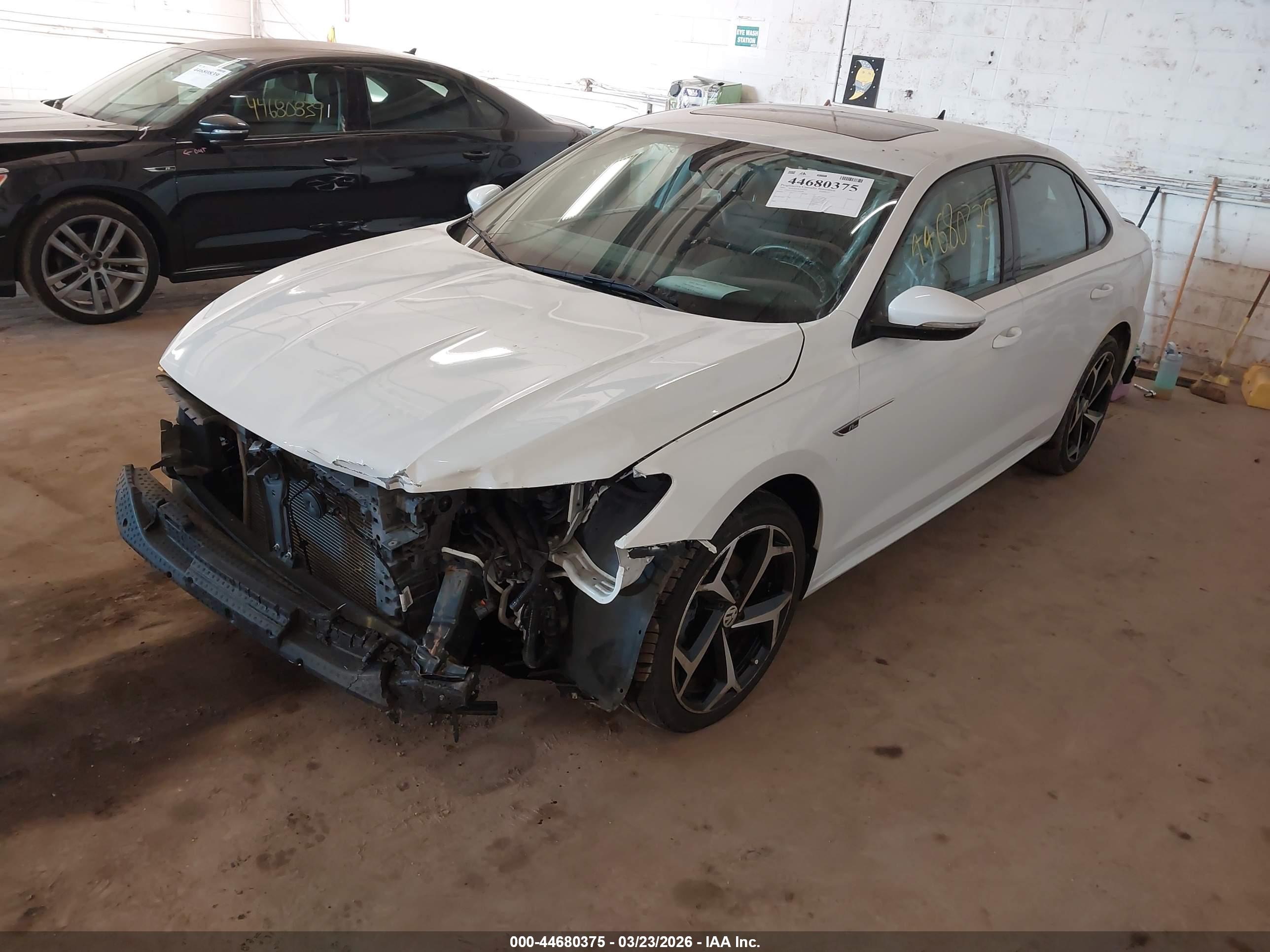 VOLKSWAGEN PASSAT image 2