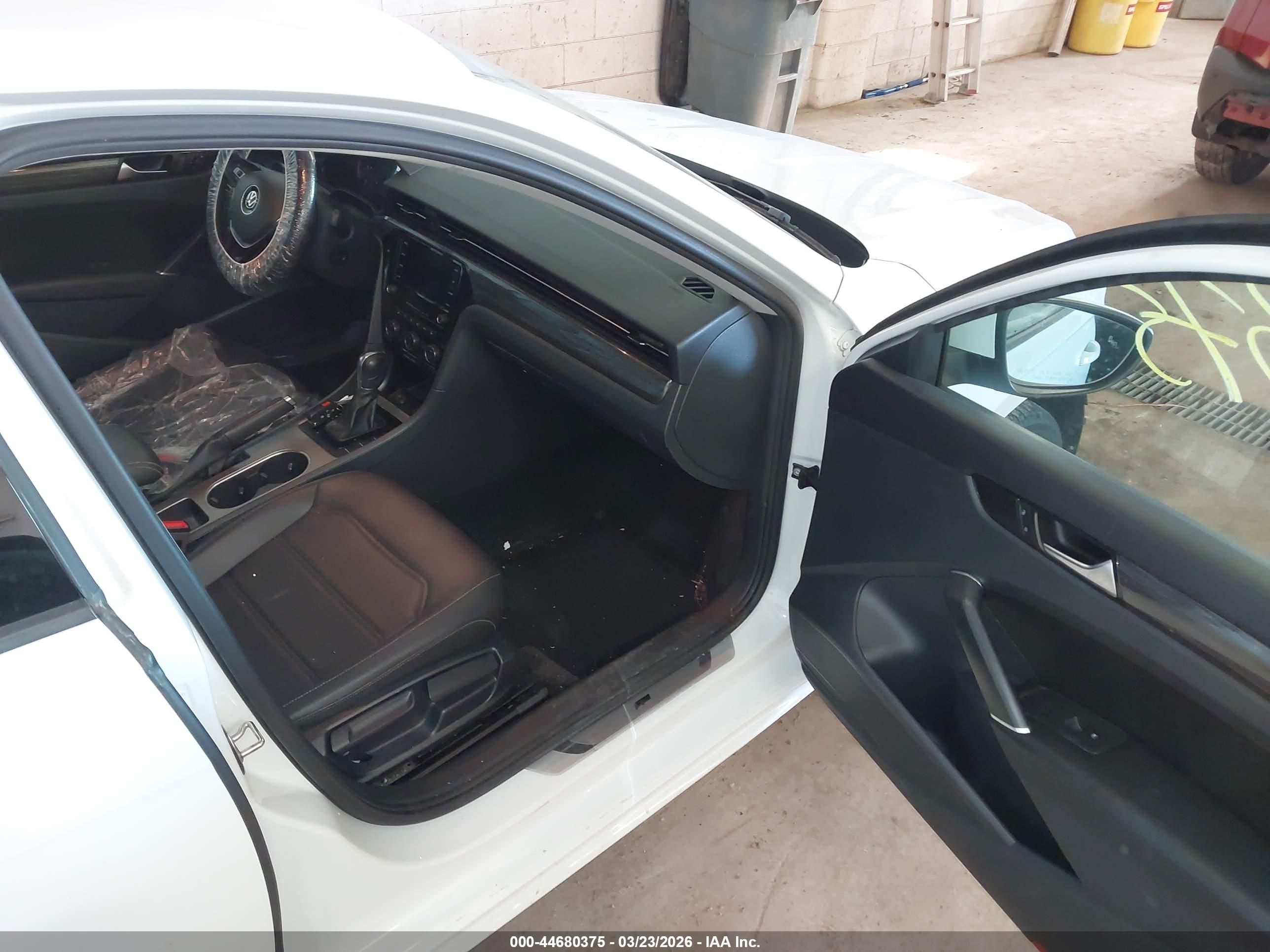 VOLKSWAGEN PASSAT image 5