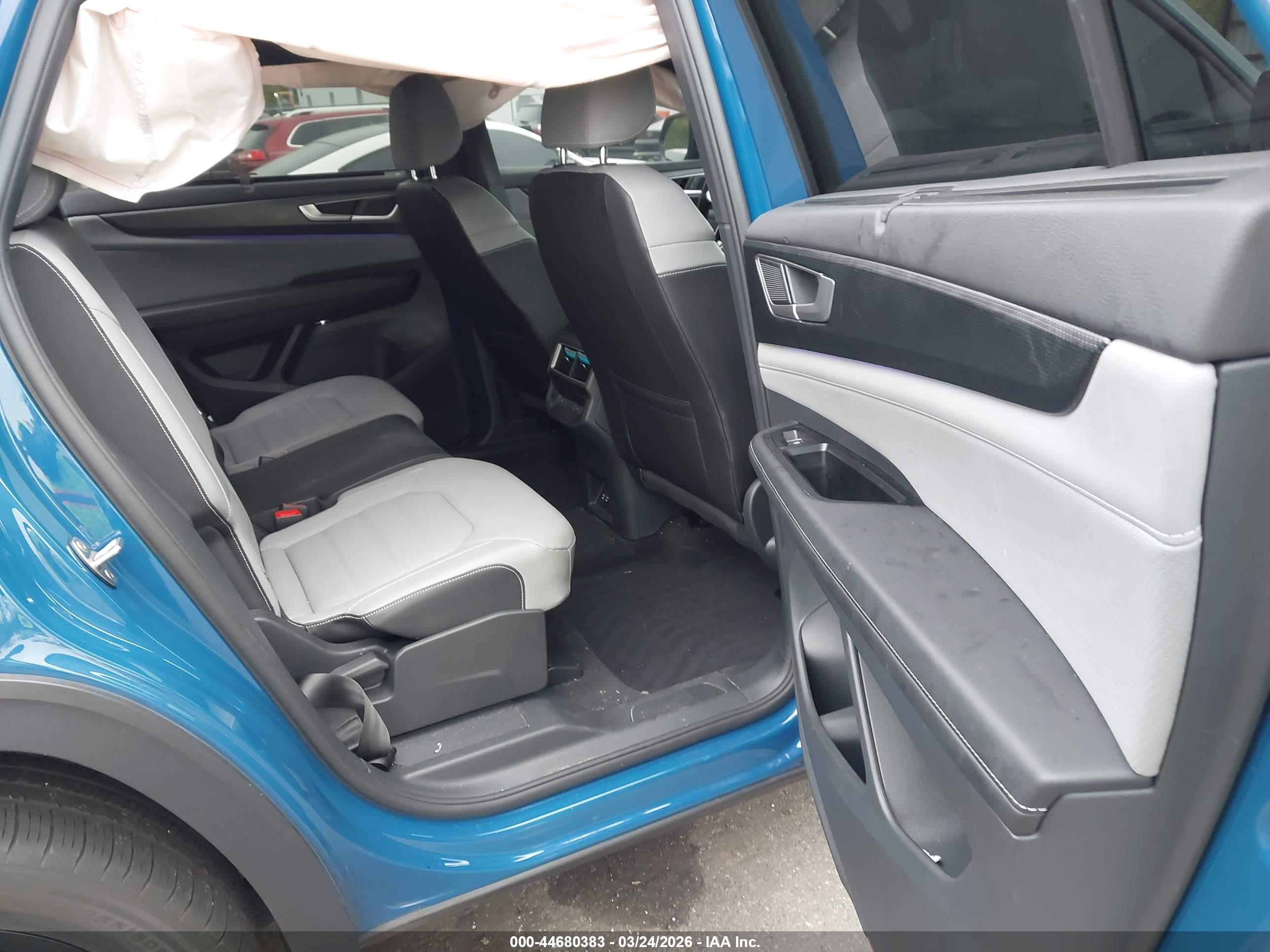 VOLKSWAGEN ATLAS image 8