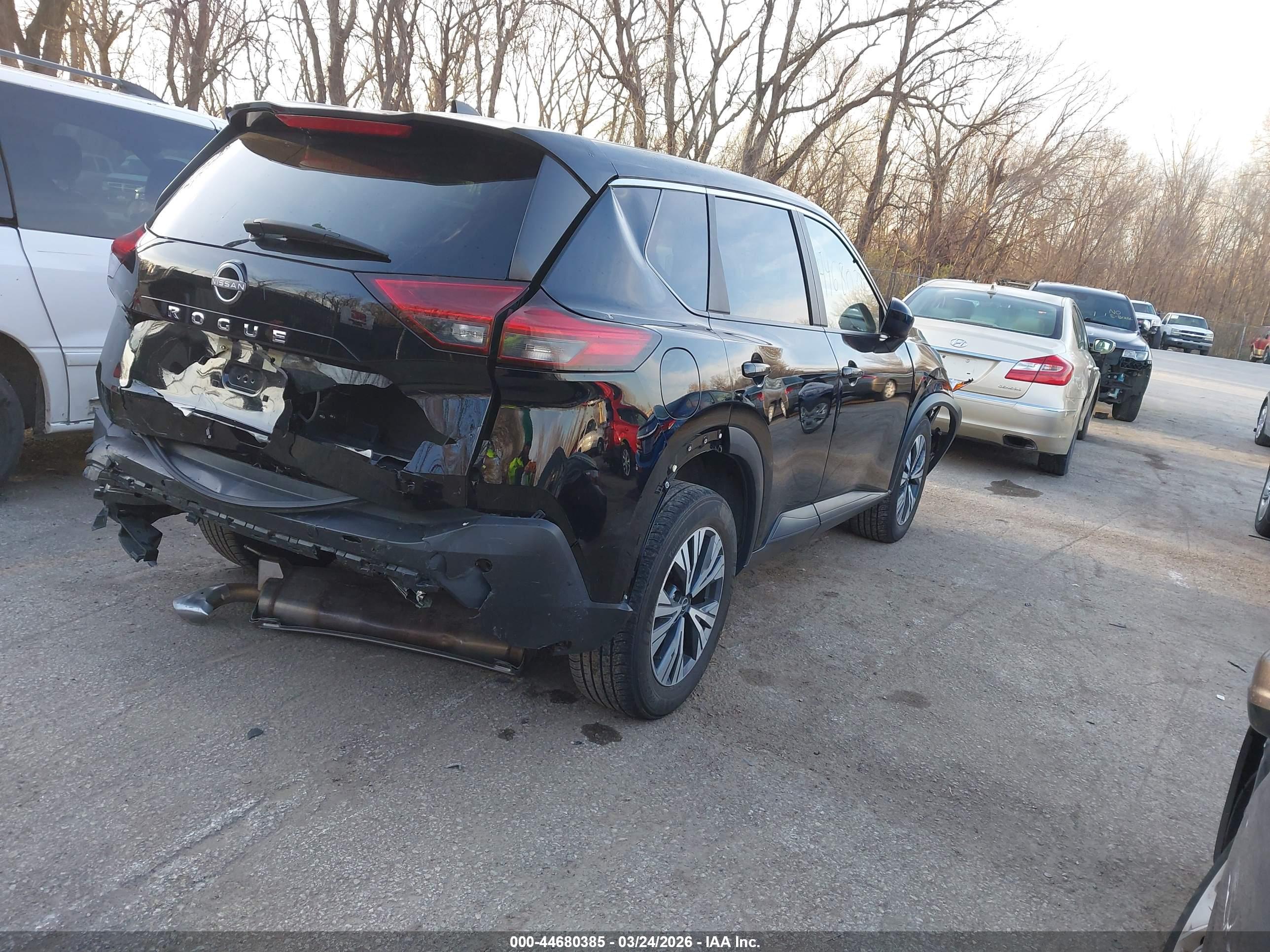 NISSAN ROGUE image 4