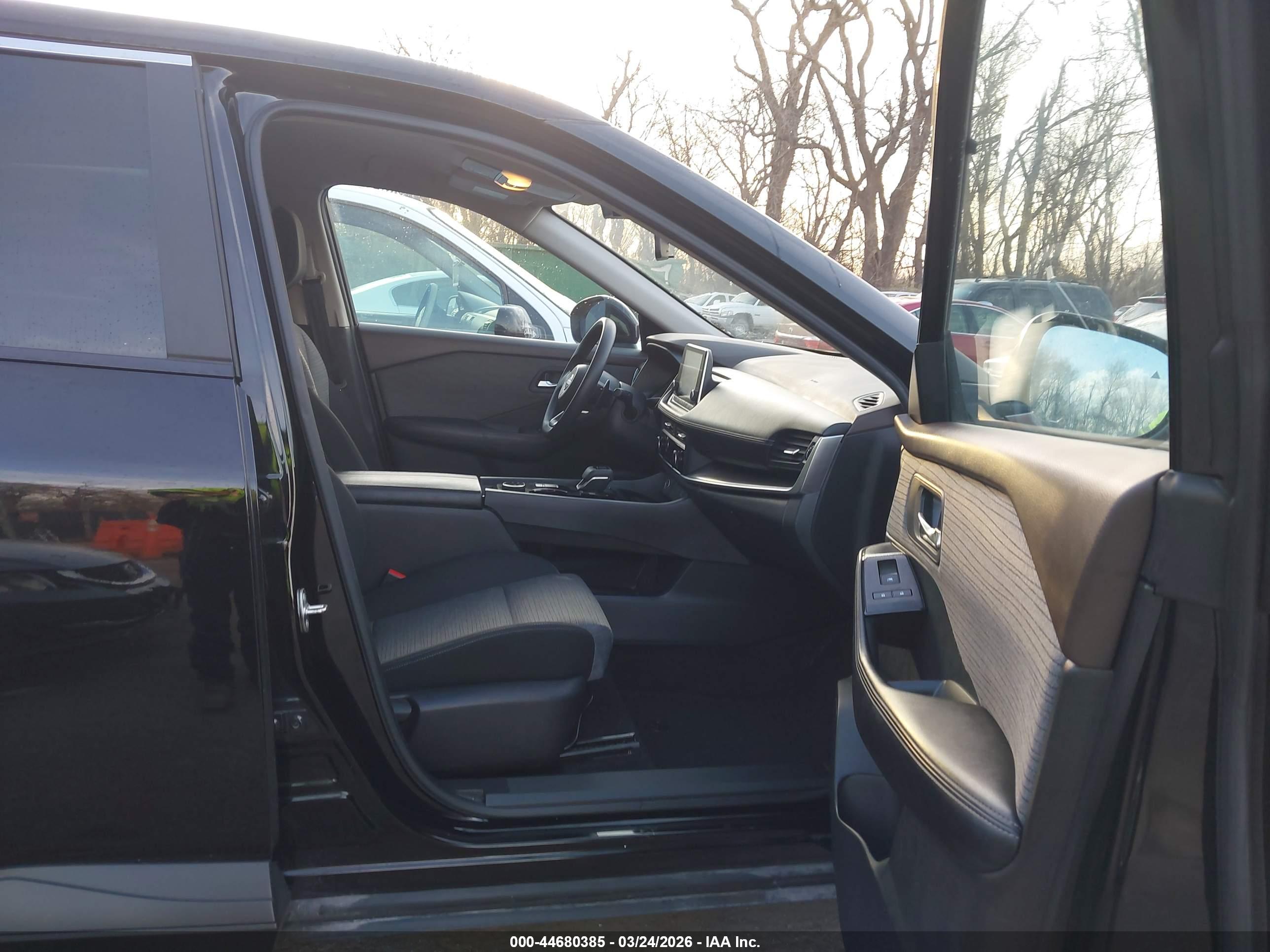 NISSAN ROGUE image 5