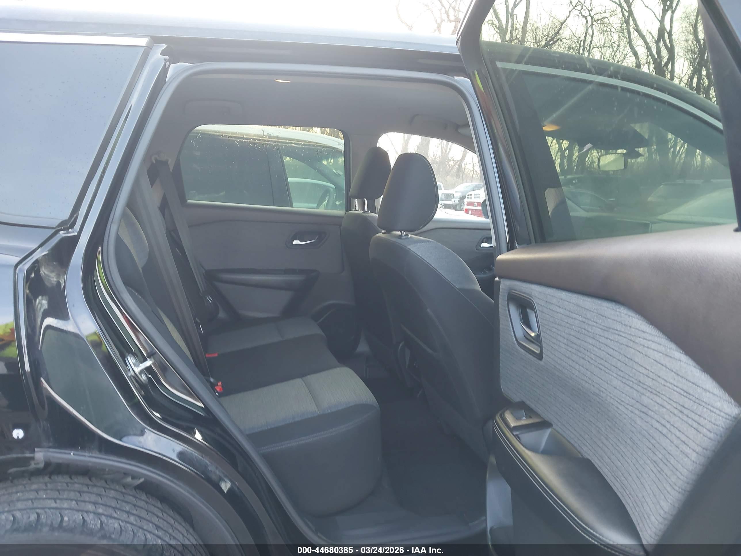NISSAN ROGUE image 8