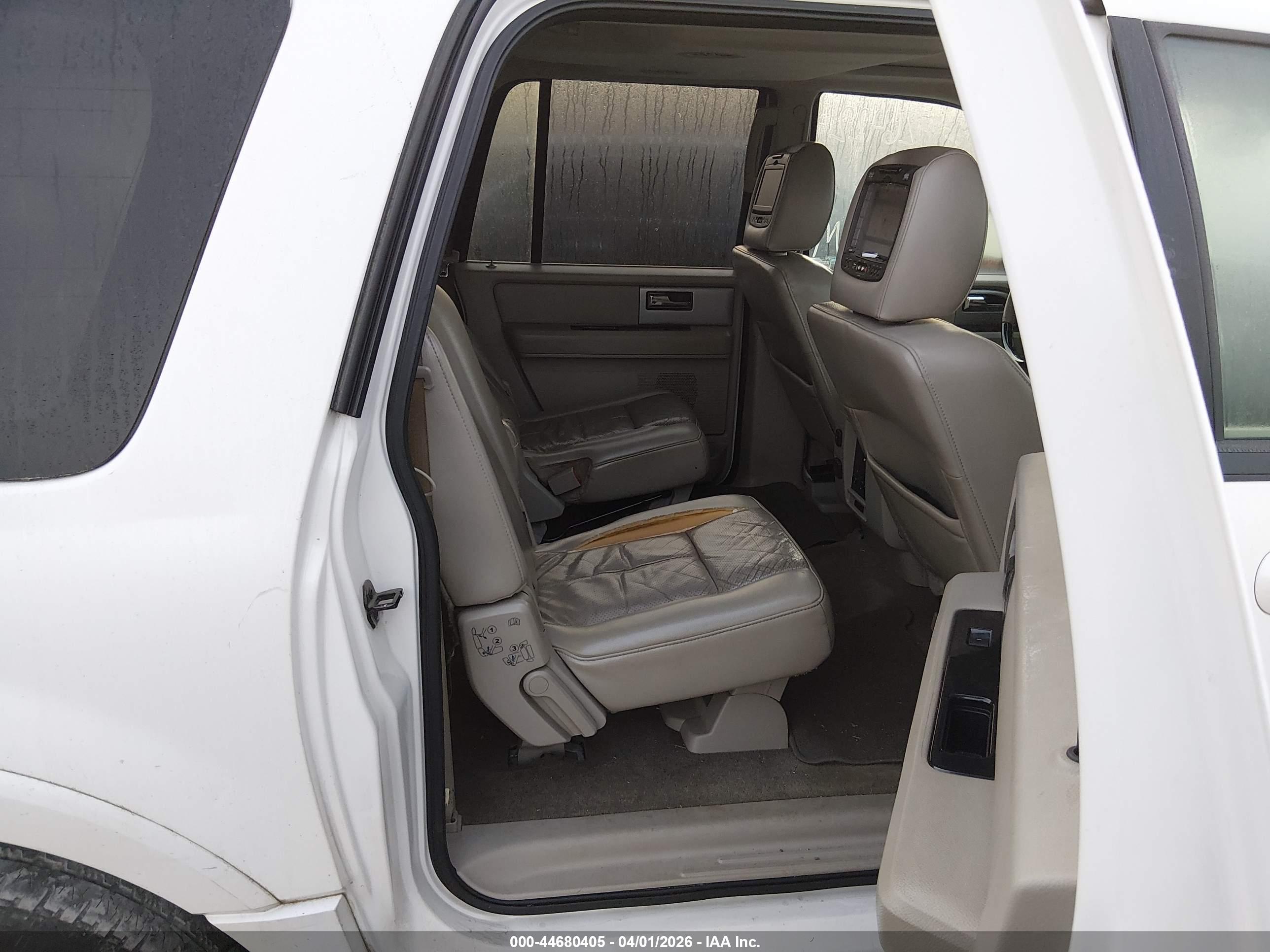 FORD EXPEDITION image 8