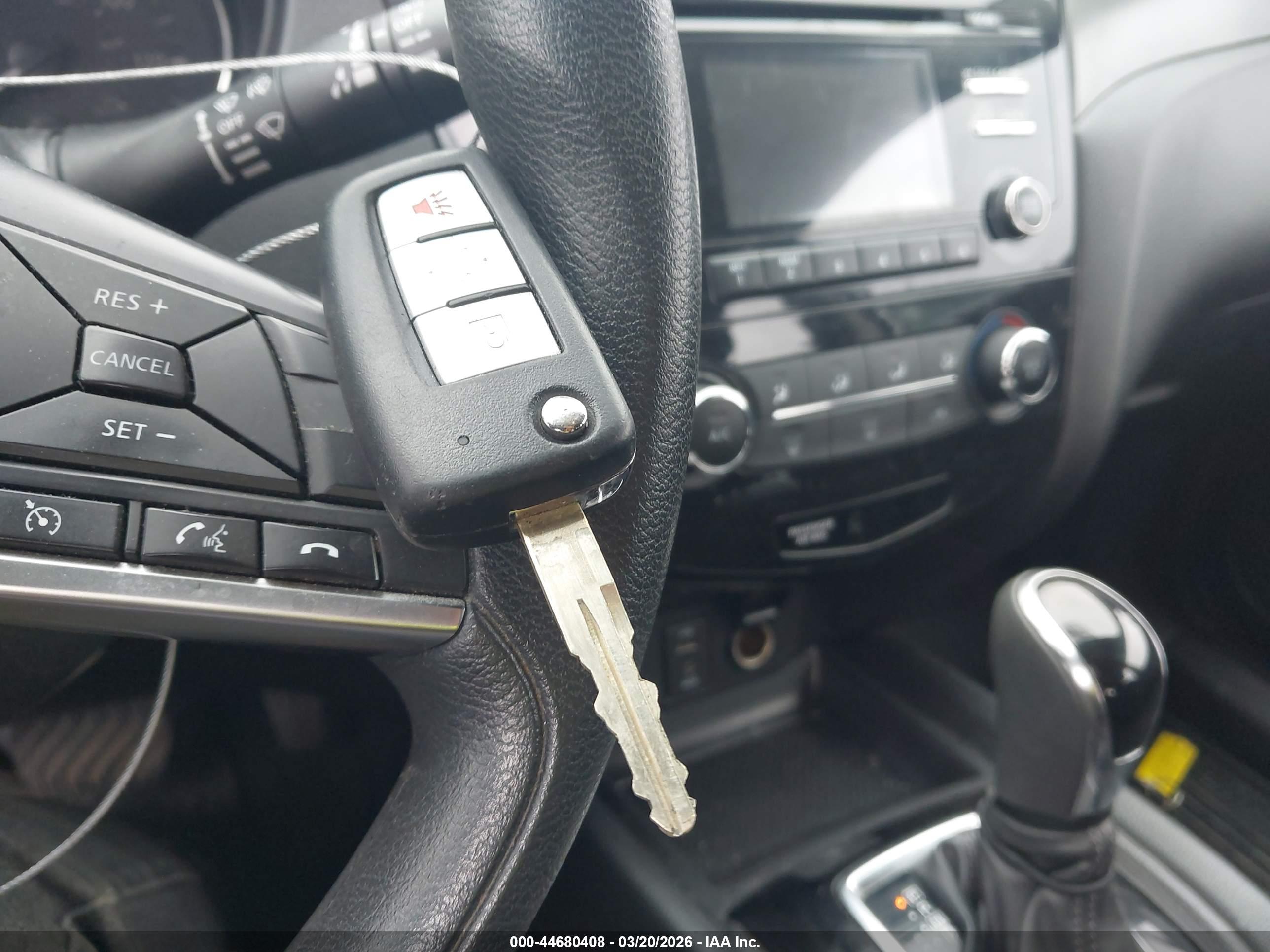 NISSAN ROGUE image 11