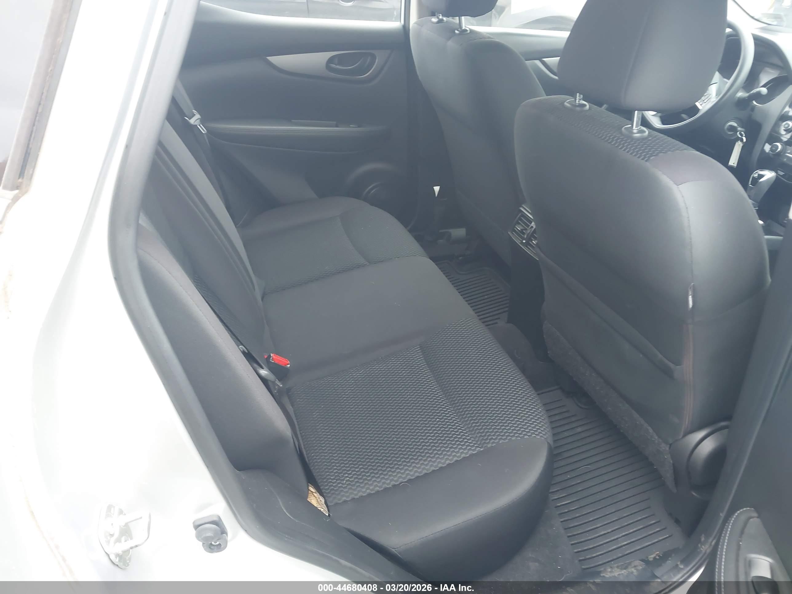 NISSAN ROGUE image 8