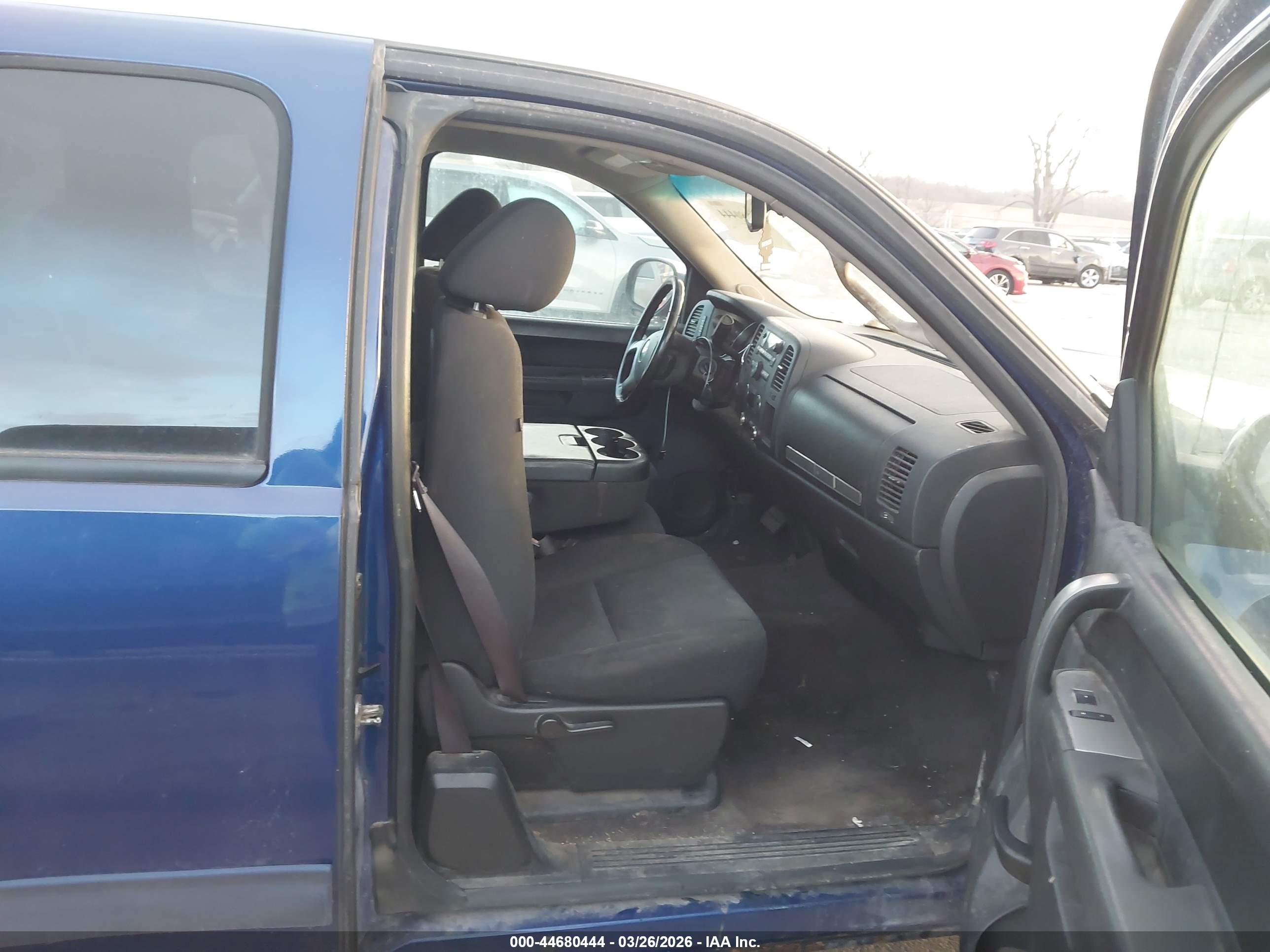 CHEVROLET SILVERADO image 5