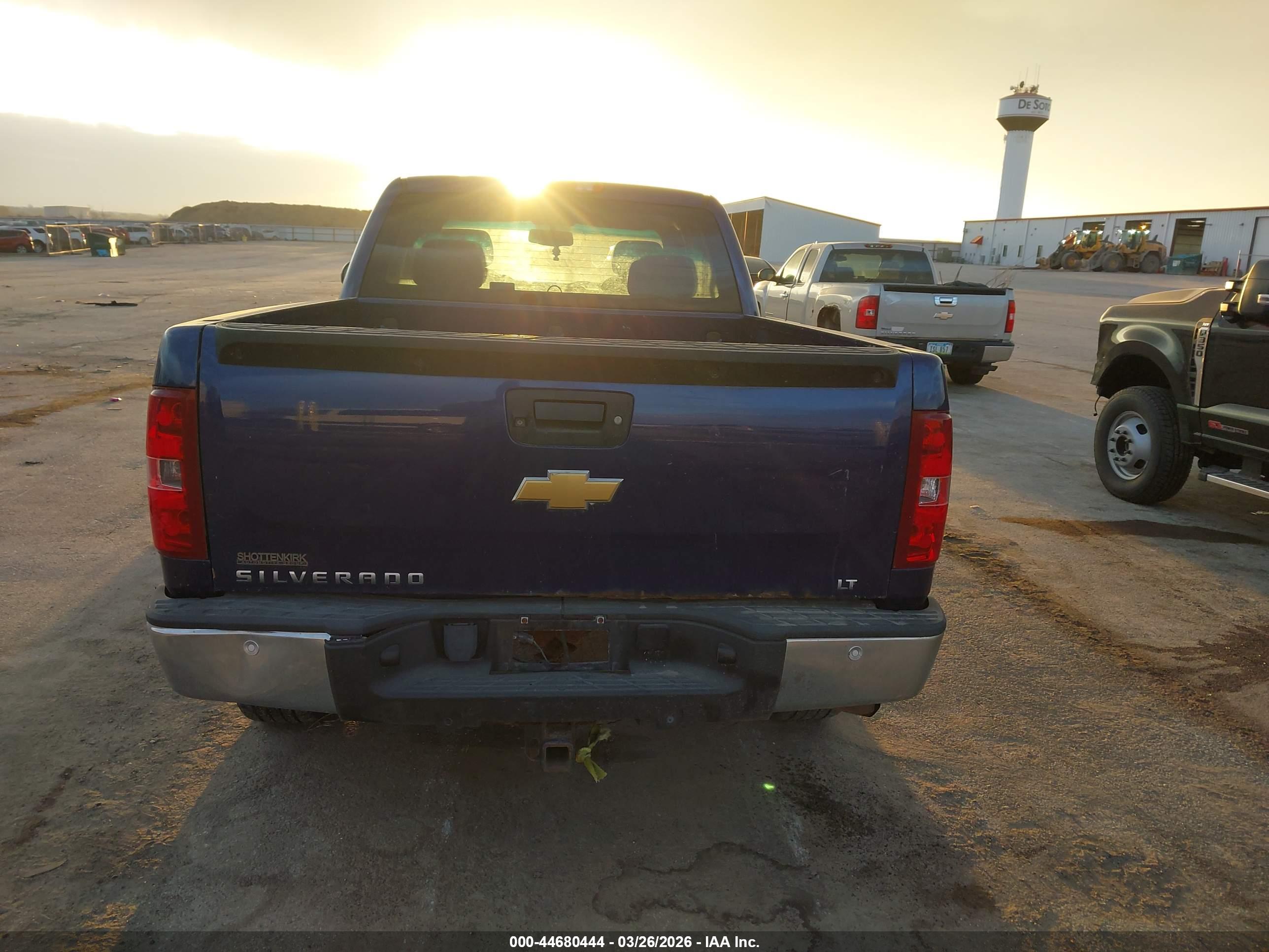 CHEVROLET SILVERADO image 6