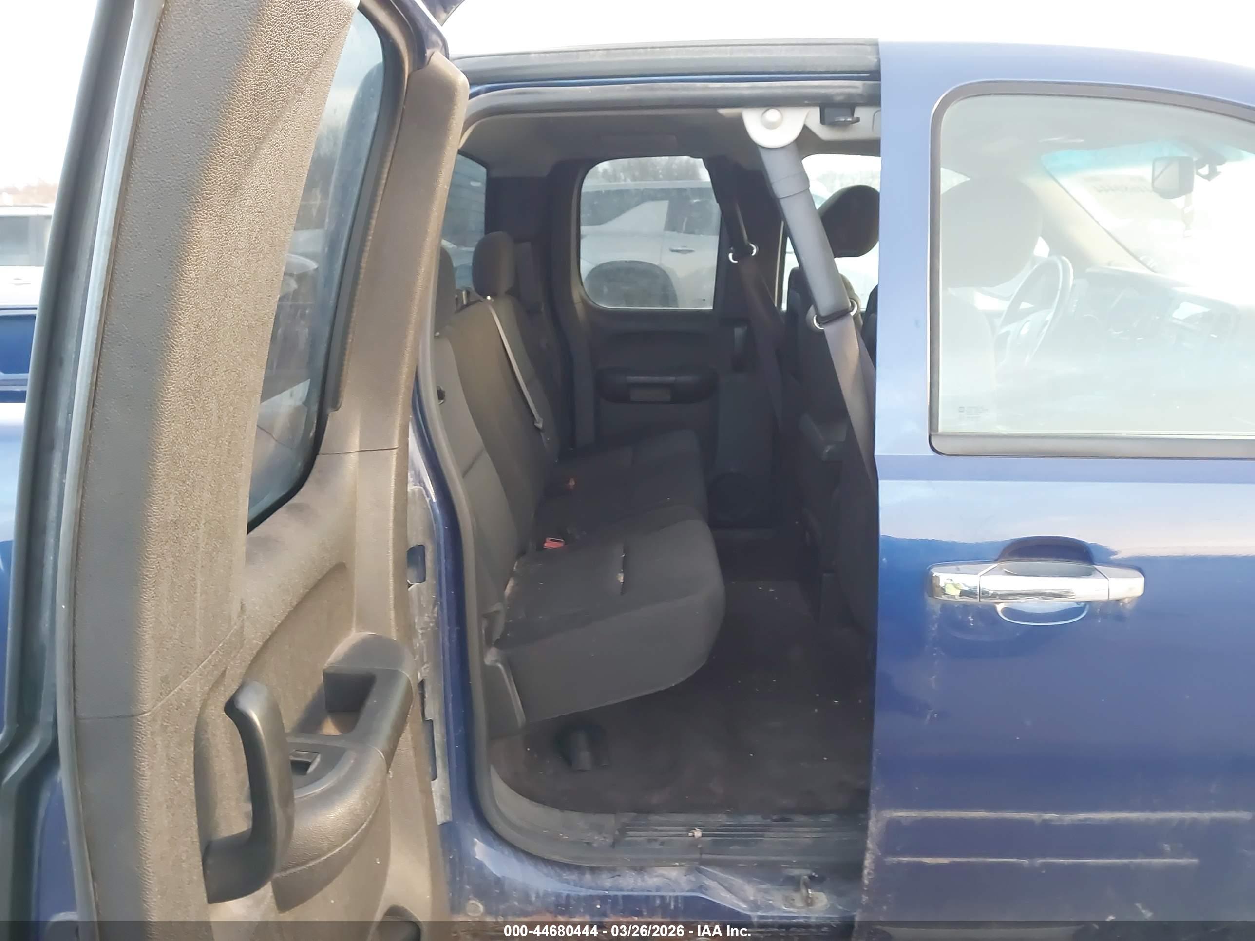 CHEVROLET SILVERADO image 8