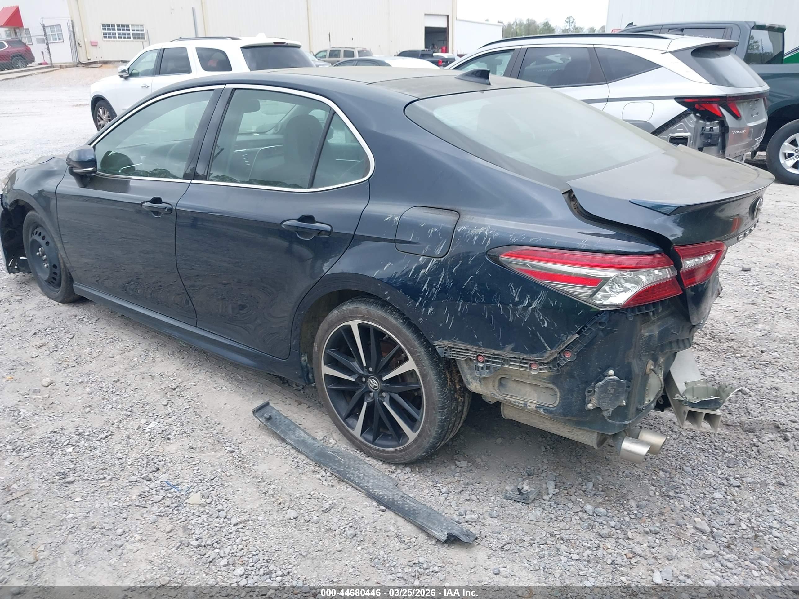 TOYOTA CAMRY image 3