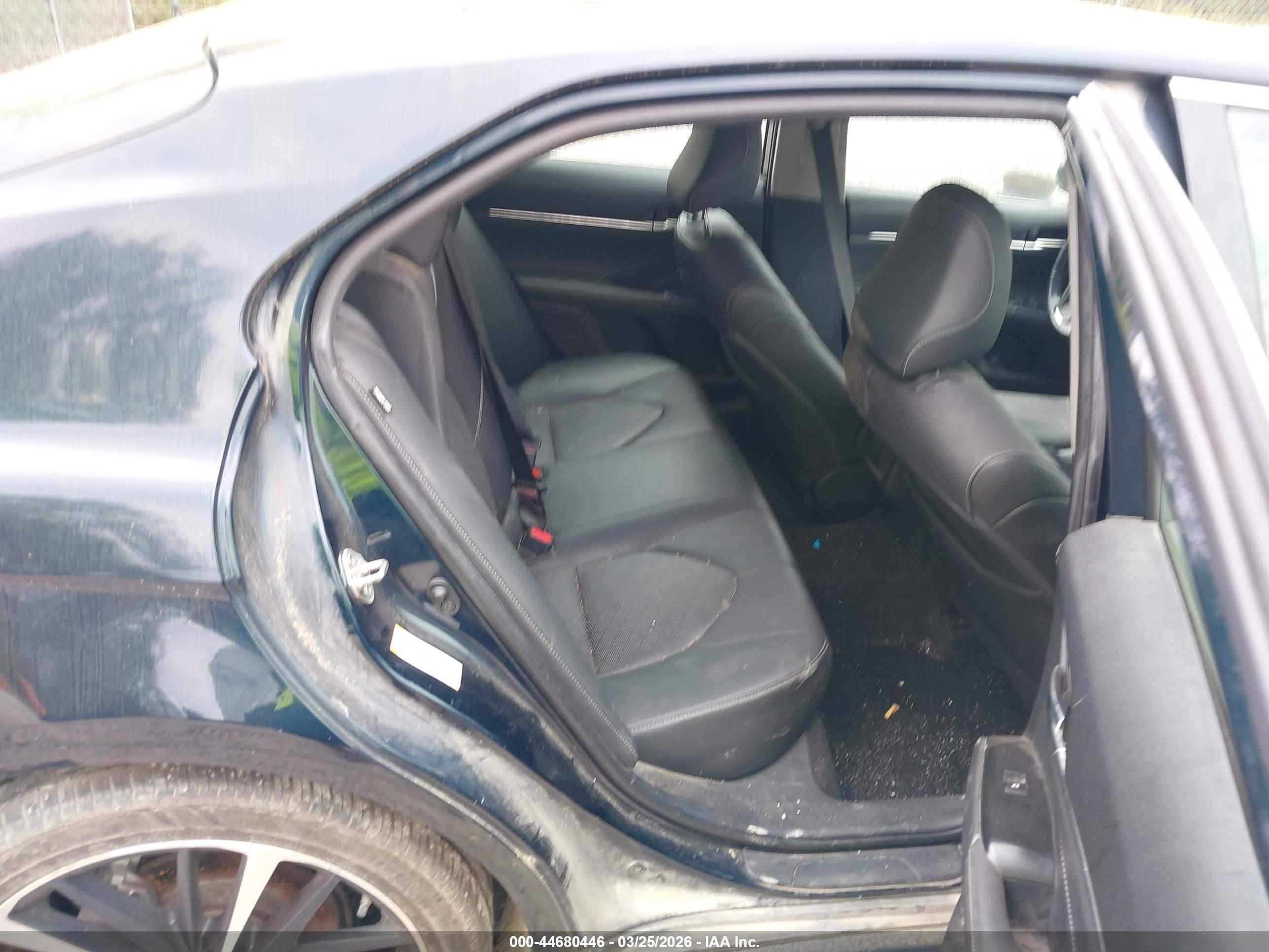 TOYOTA CAMRY image 8