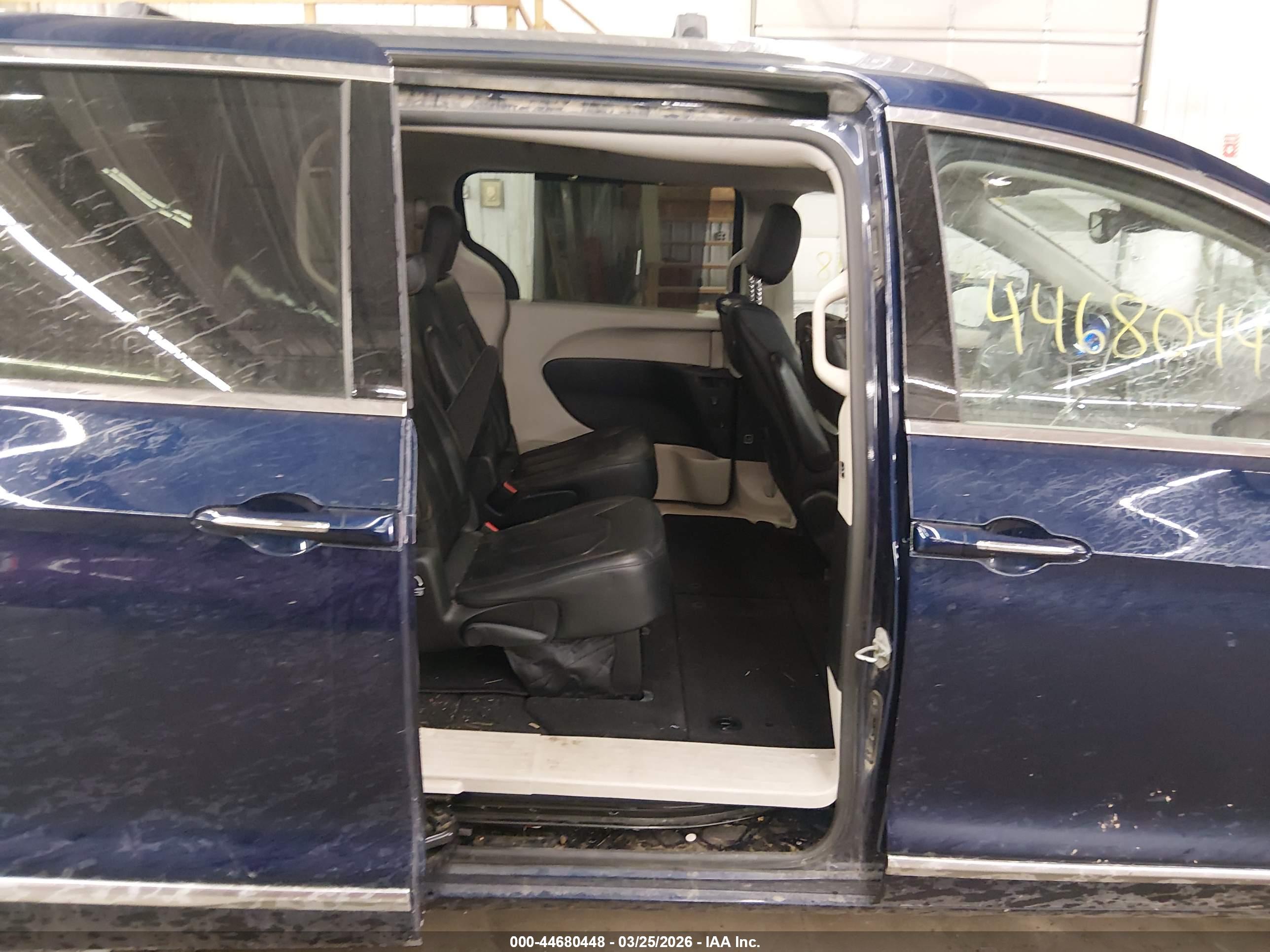CHRYSLER PACIFICA image 8