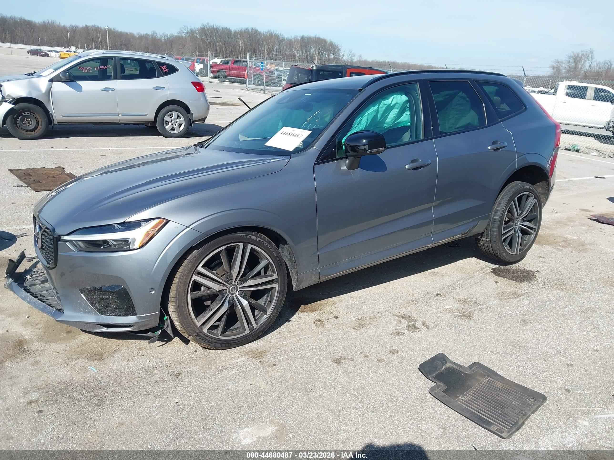 VOLVO XC60 image 2