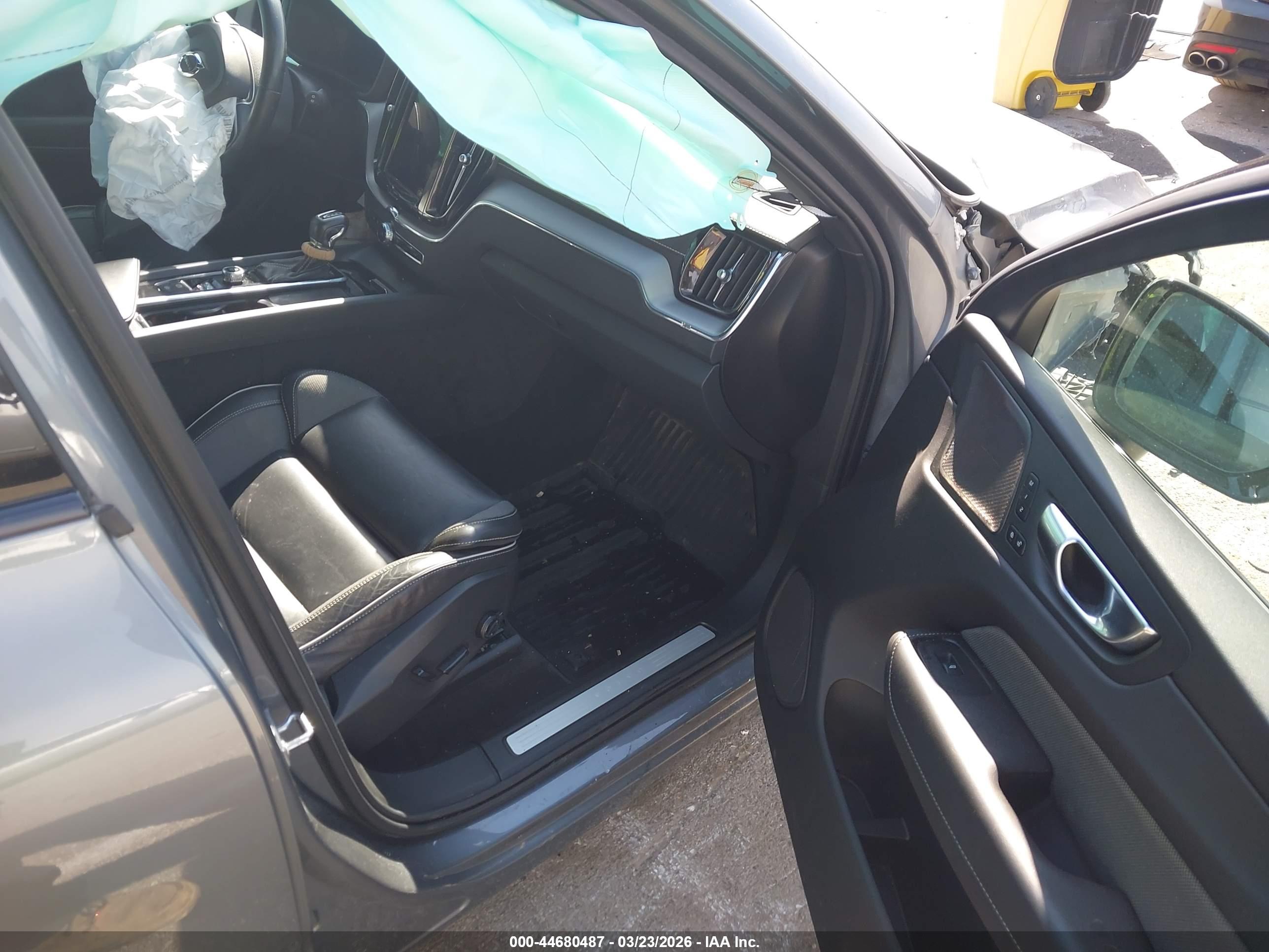 VOLVO XC60 image 5
