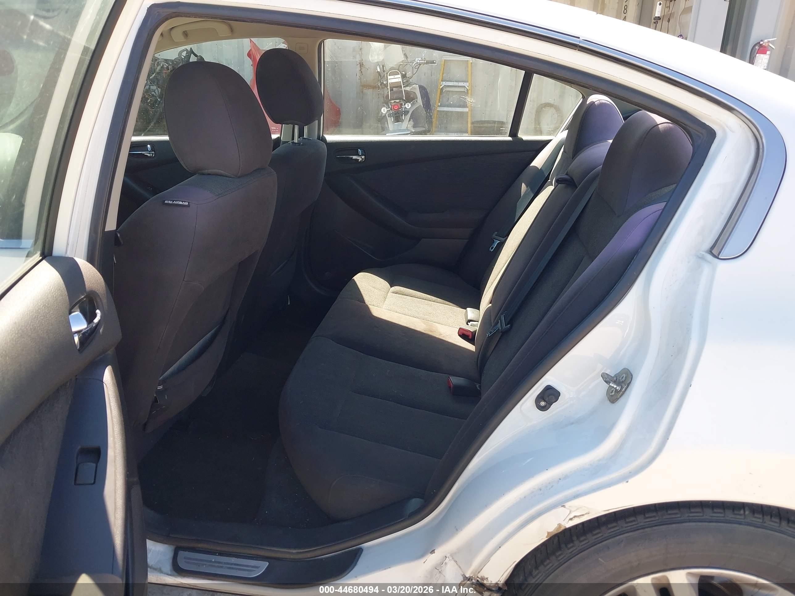 NISSAN ALTIMA image 8