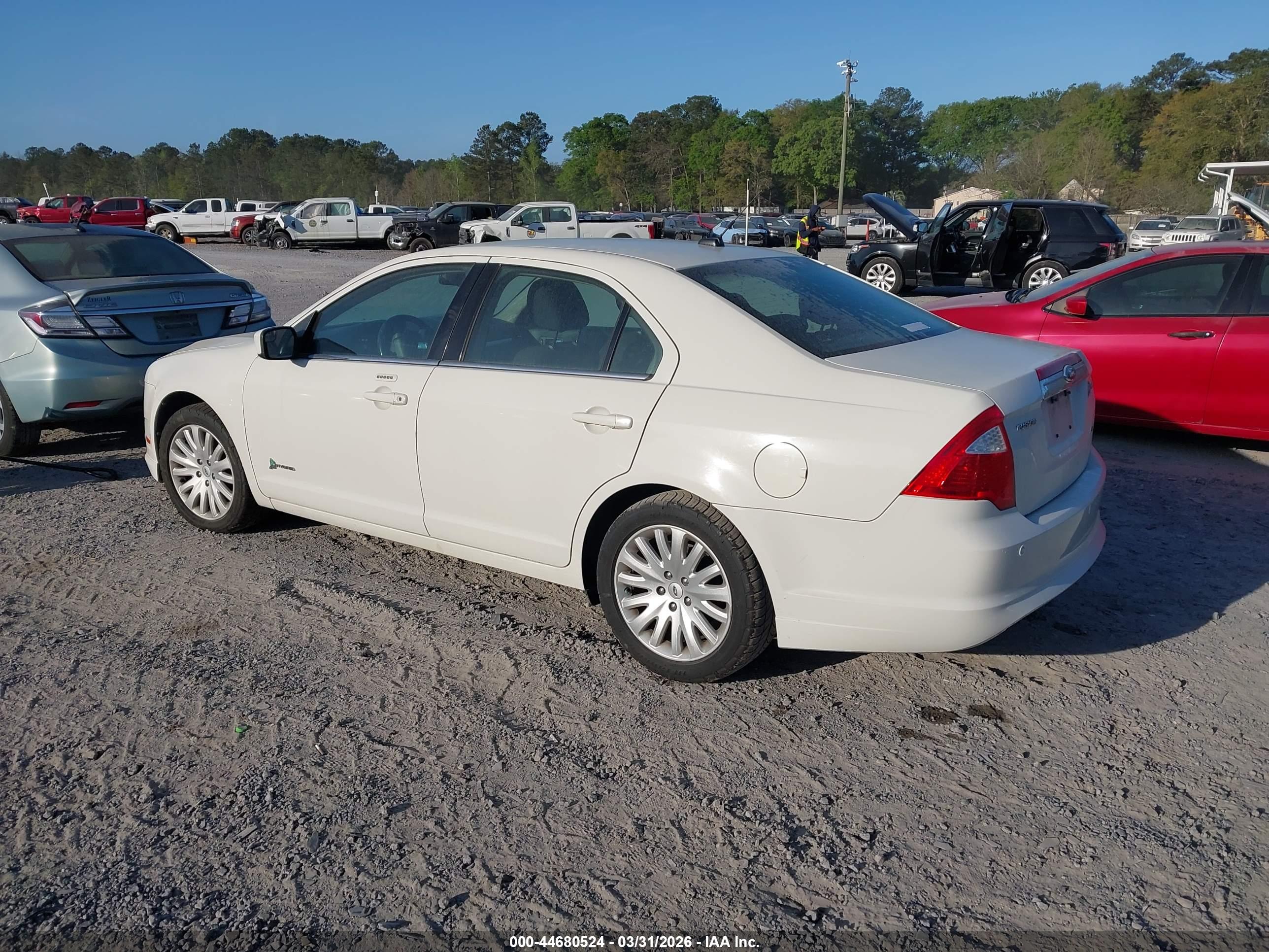 FORD FUSION image 3