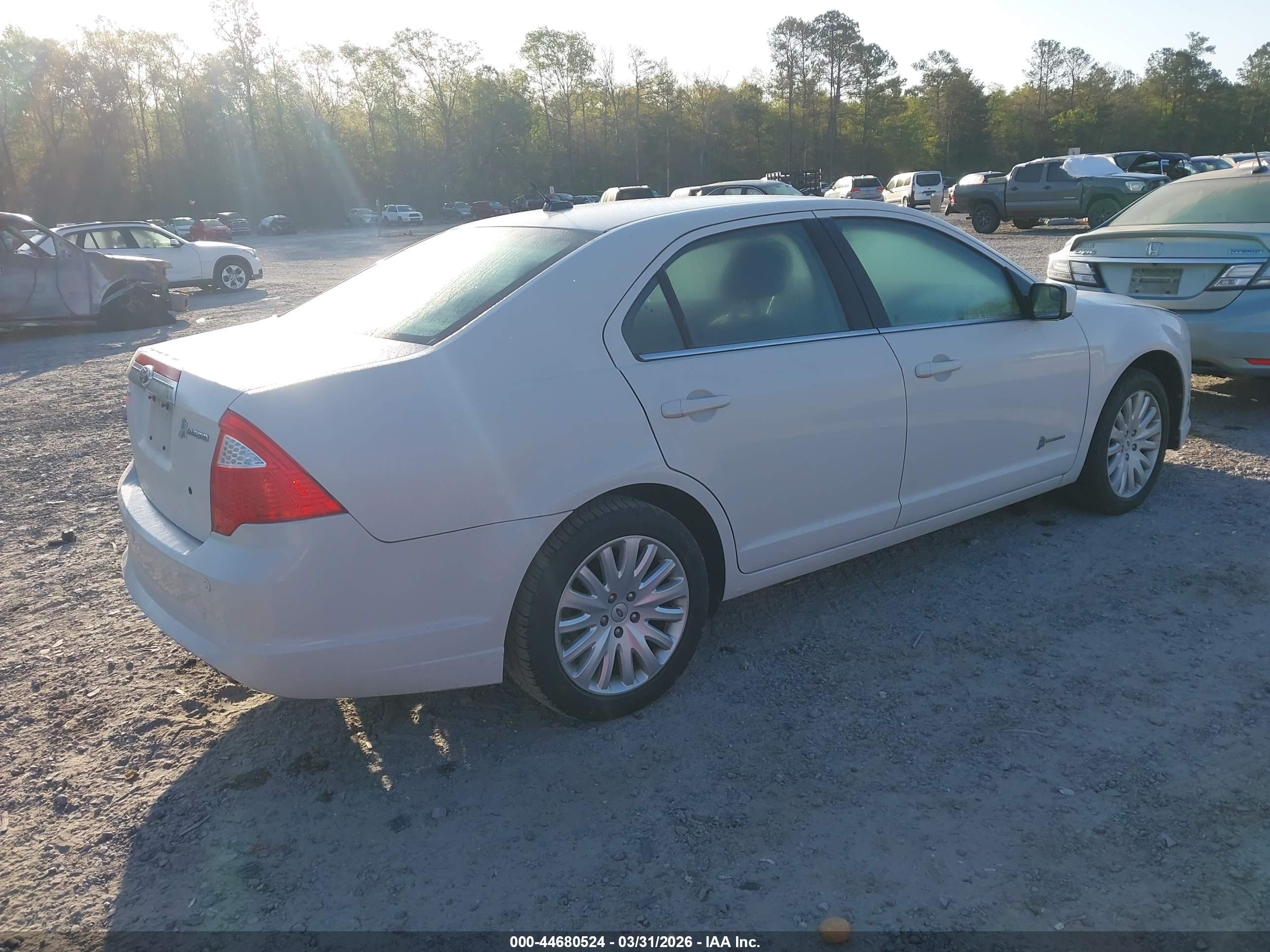 FORD FUSION image 4