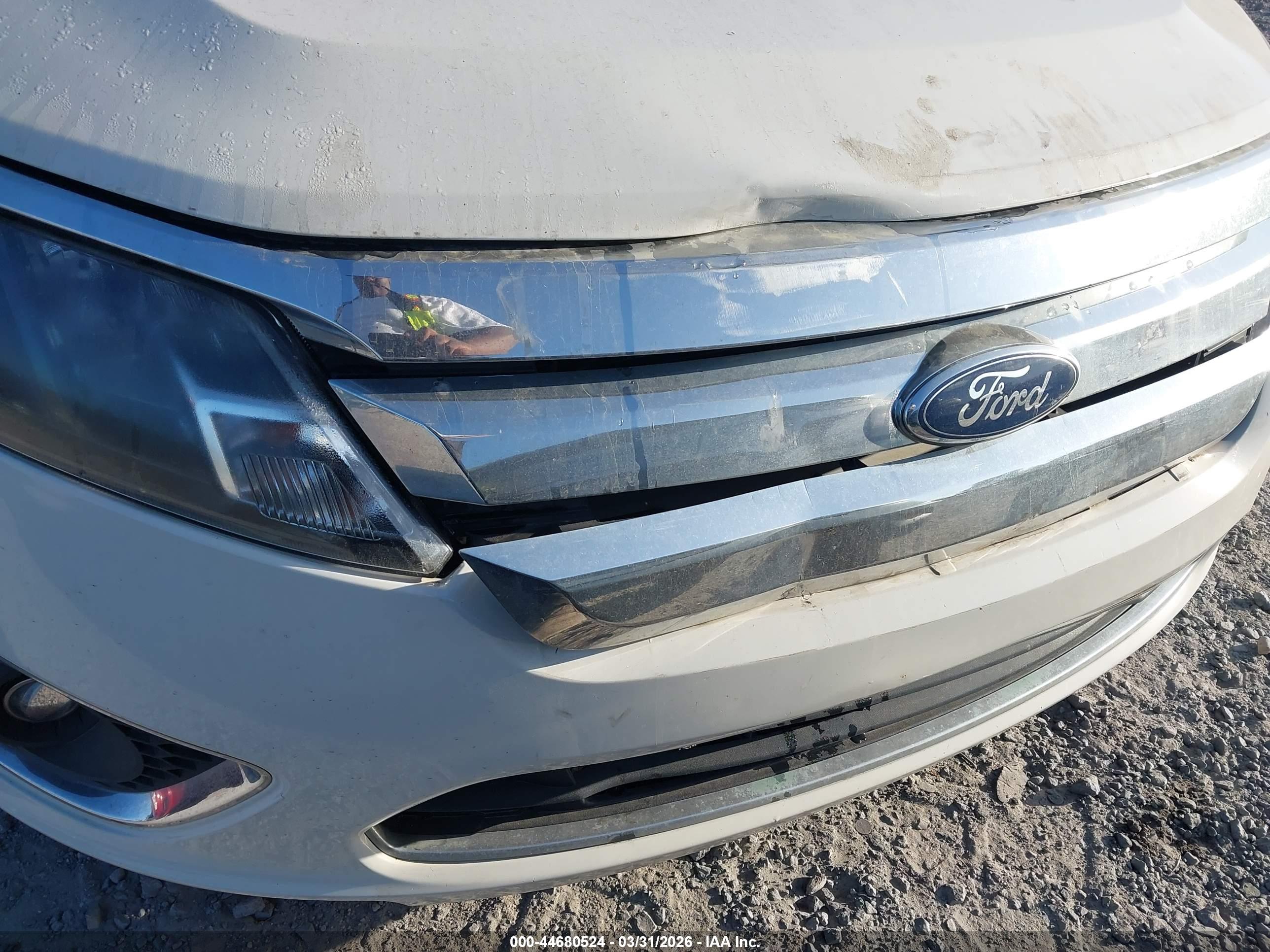FORD FUSION image 6