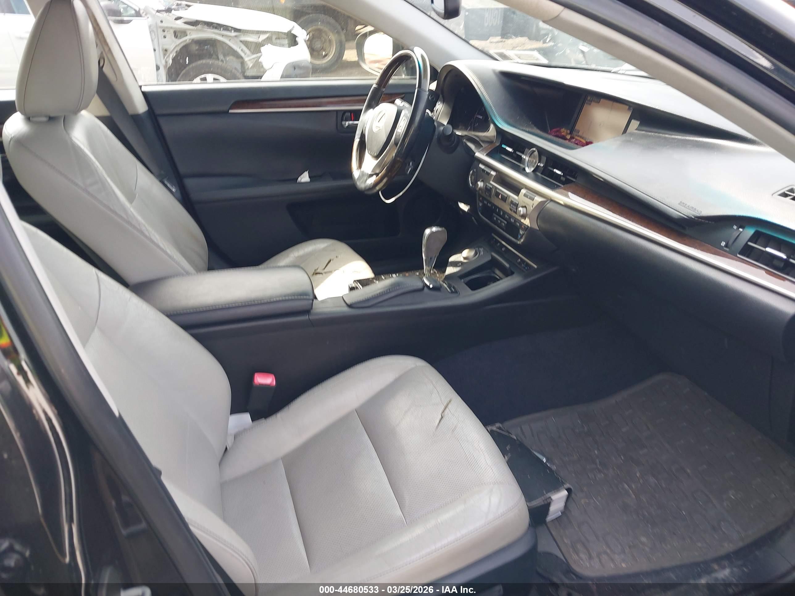 LEXUS ES image 5
