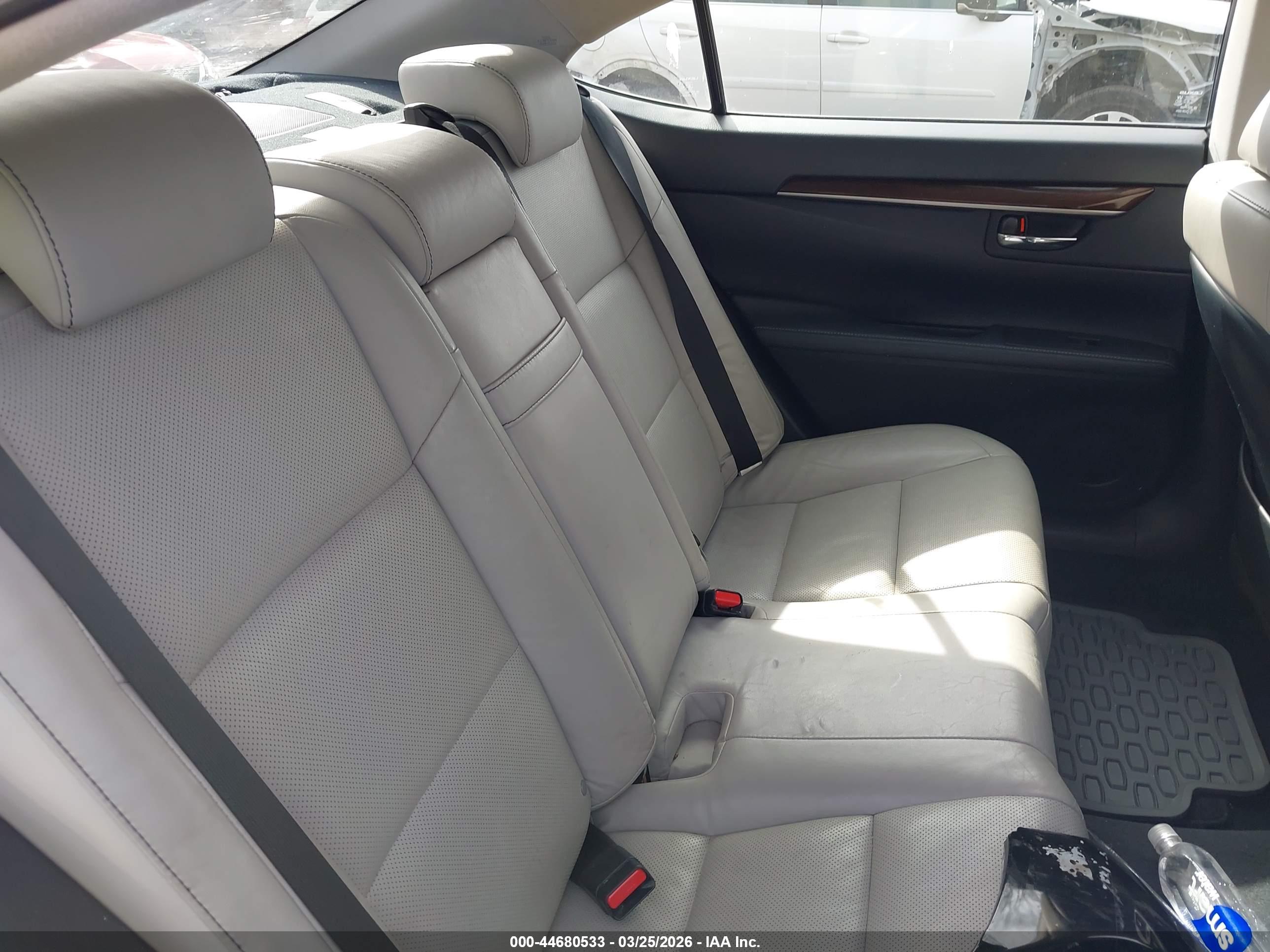 LEXUS ES image 8