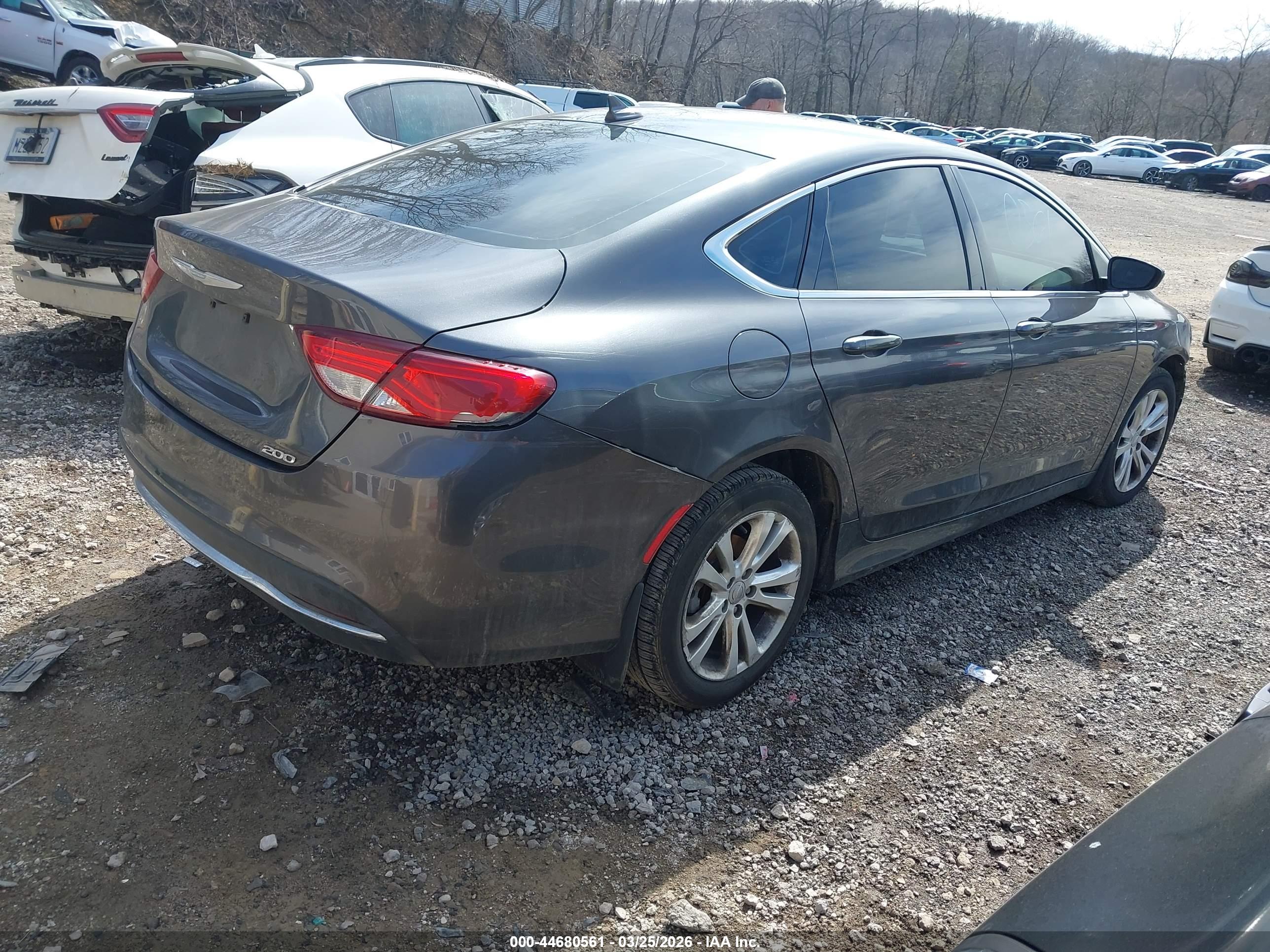 CHRYSLER 200 image 4