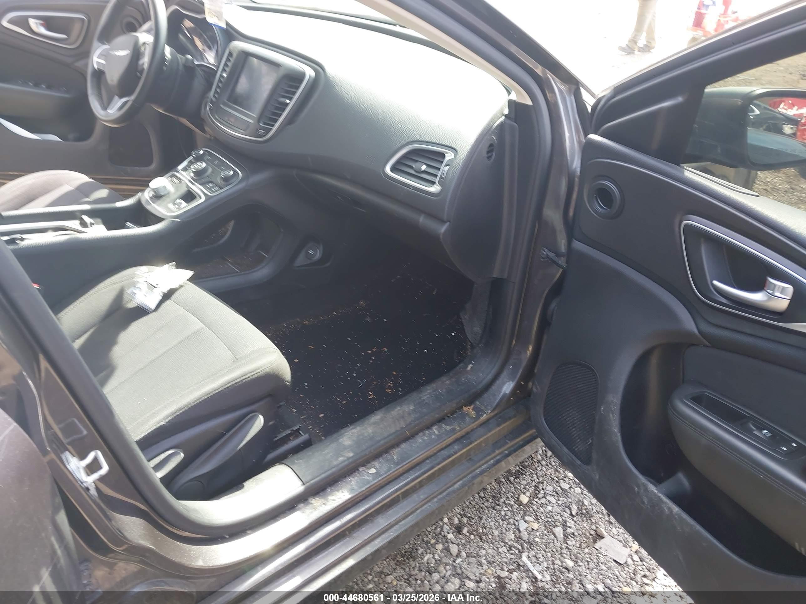 CHRYSLER 200 image 5