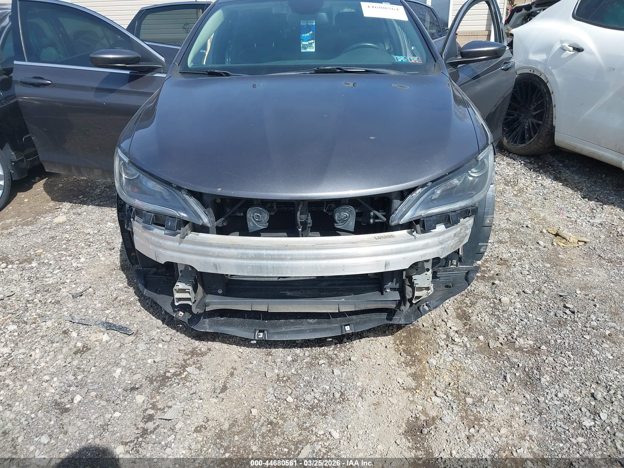 CHRYSLER 200 image 6