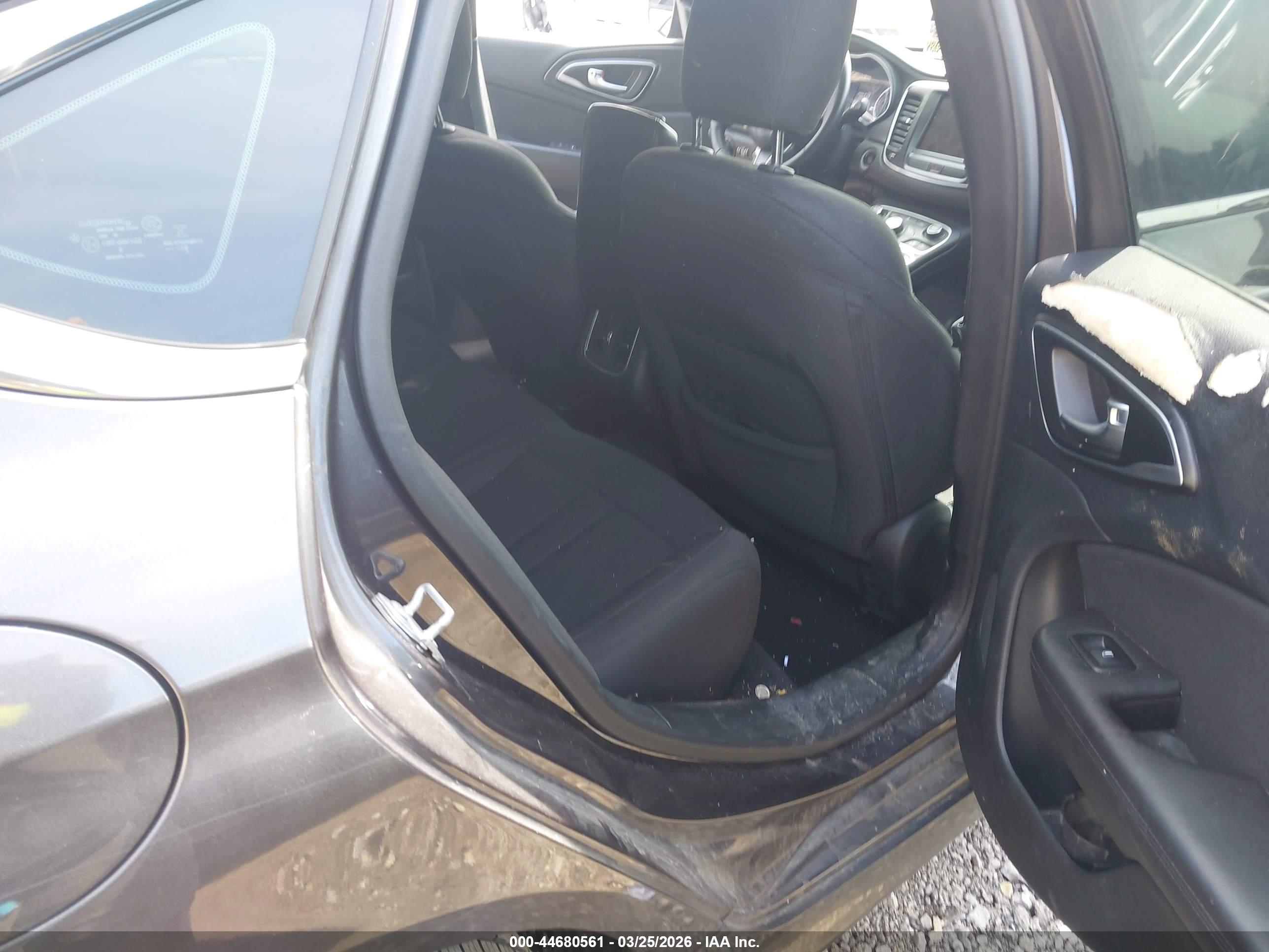 CHRYSLER 200 image 8