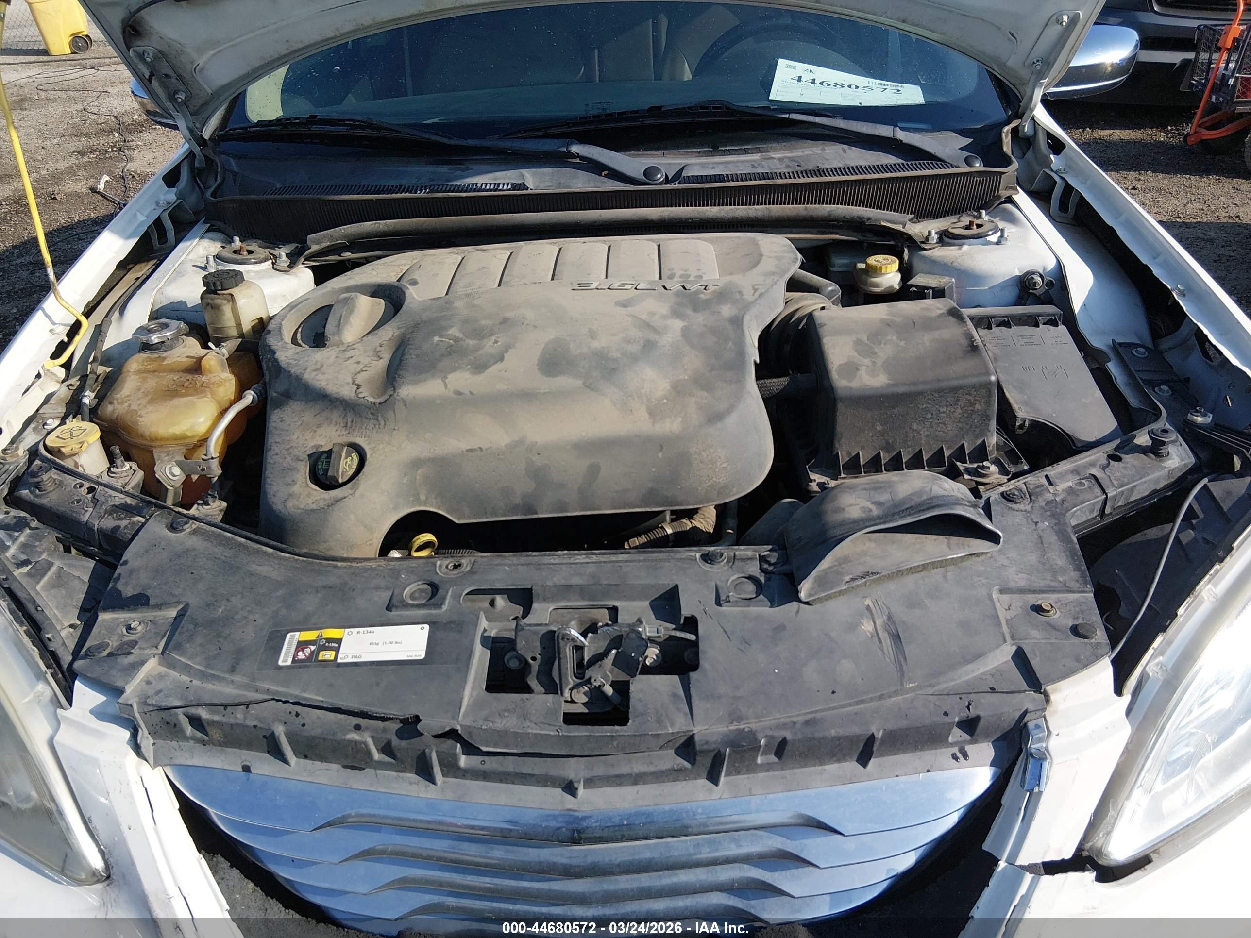 CHRYSLER 200 image 10