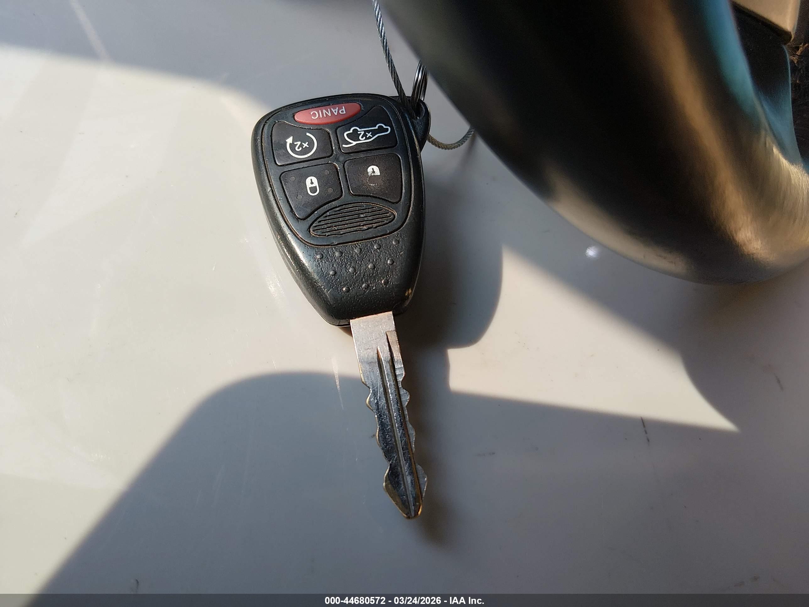 CHRYSLER 200 image 11