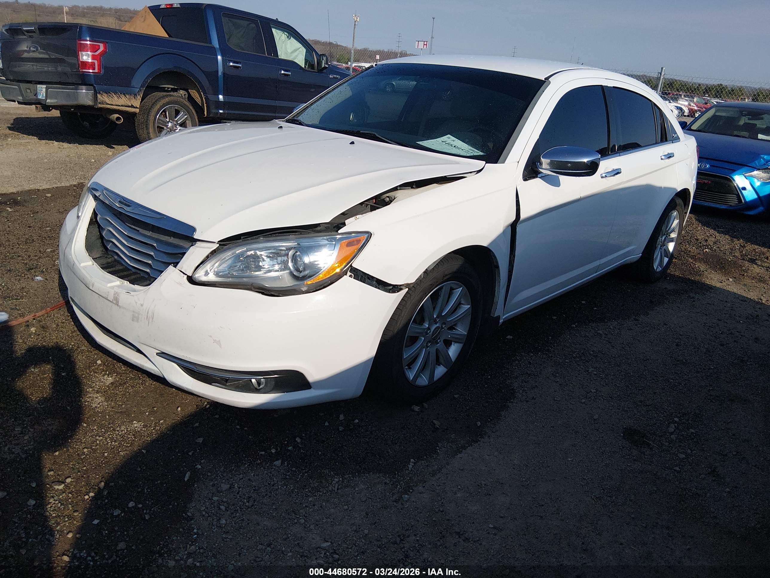 CHRYSLER 200 image 2