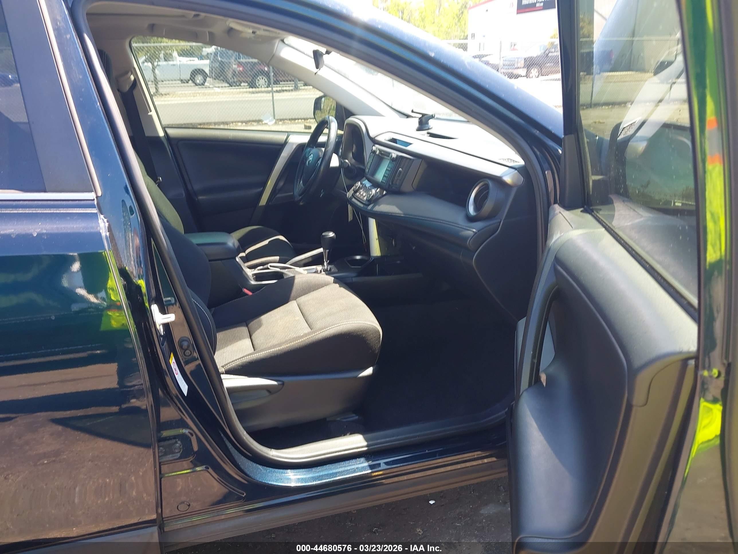 TOYOTA RAV4 image 5