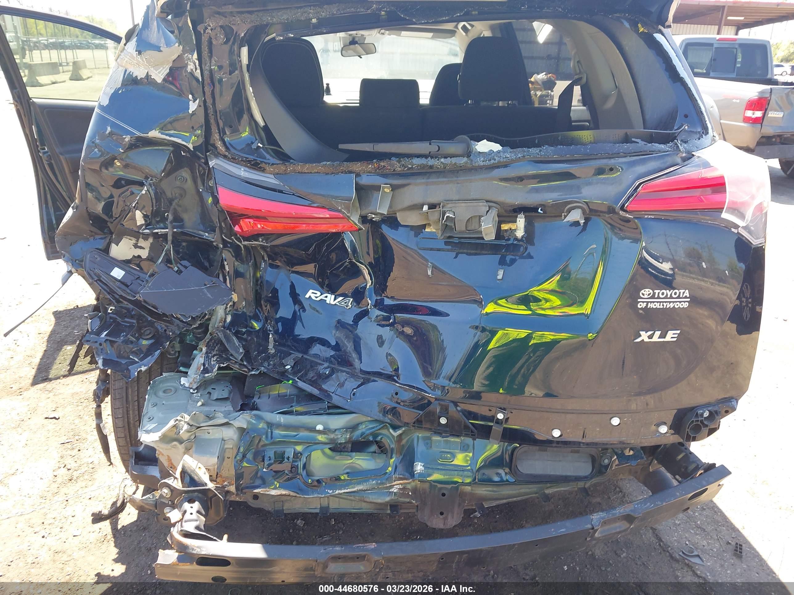 TOYOTA RAV4 image 6