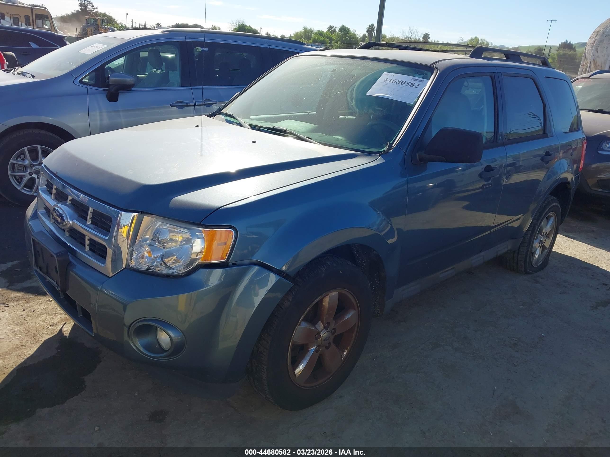 FORD ESCAPE image 2