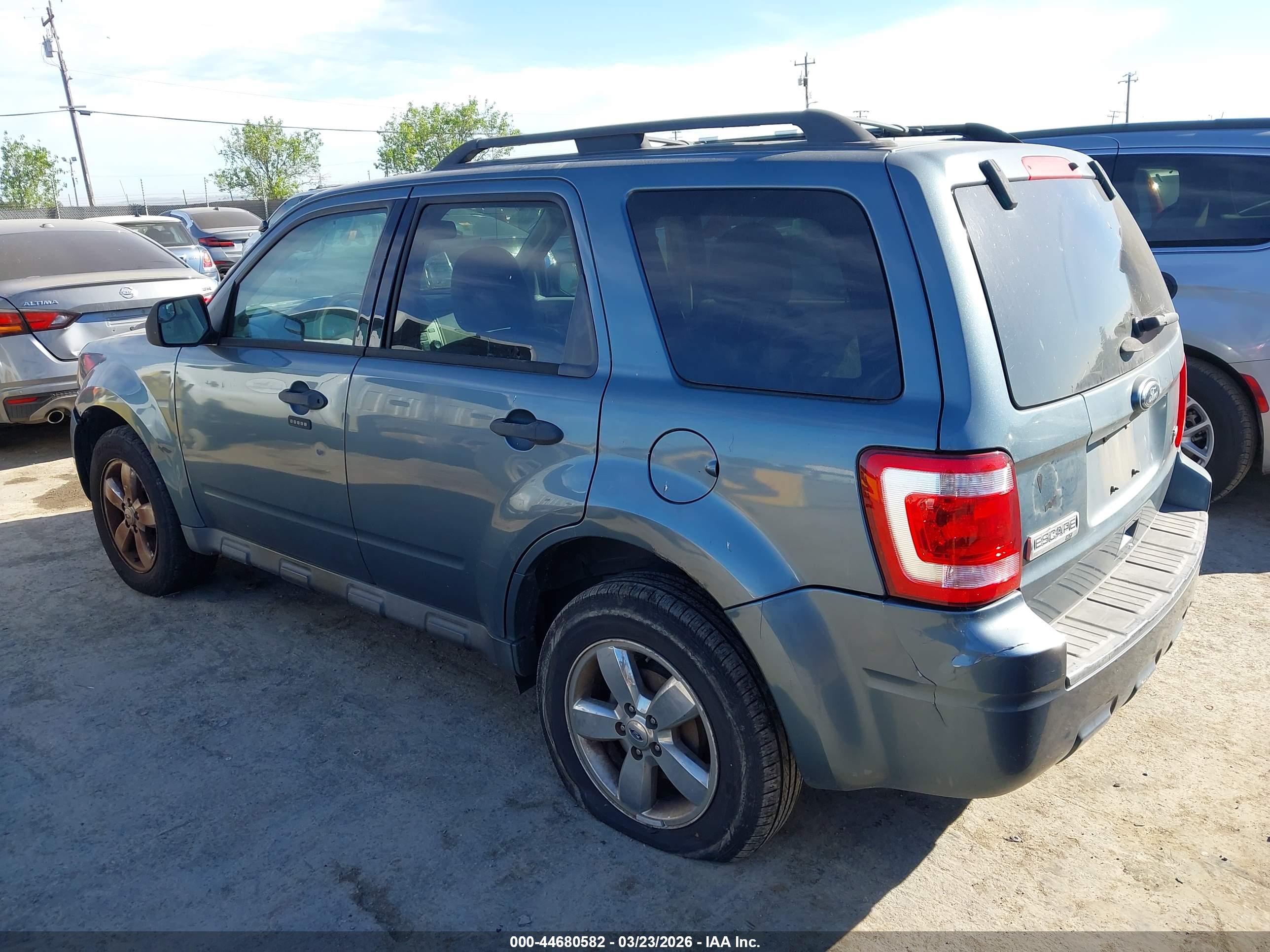 FORD ESCAPE image 3