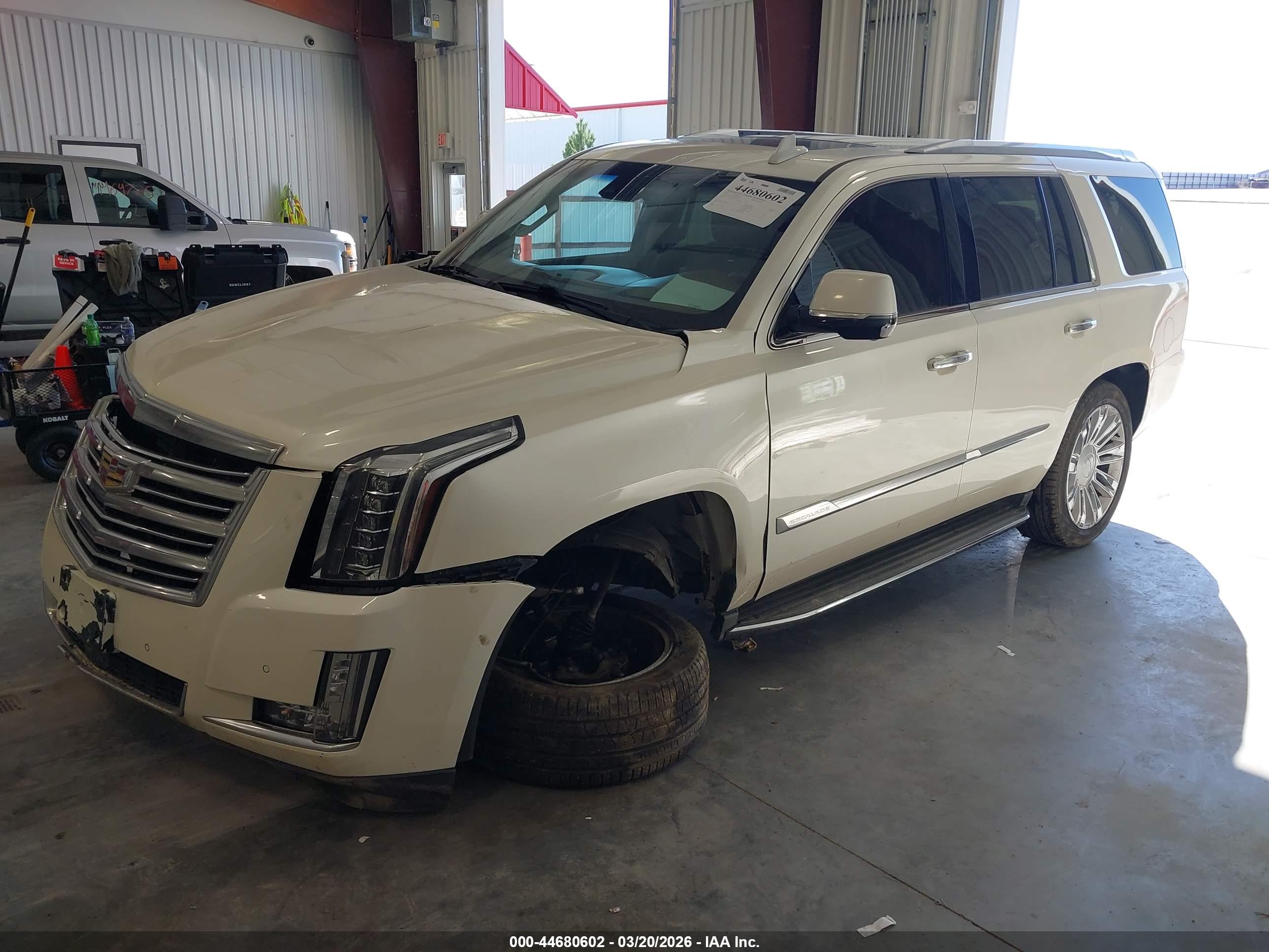 CADILLAC ESCALADE image 2