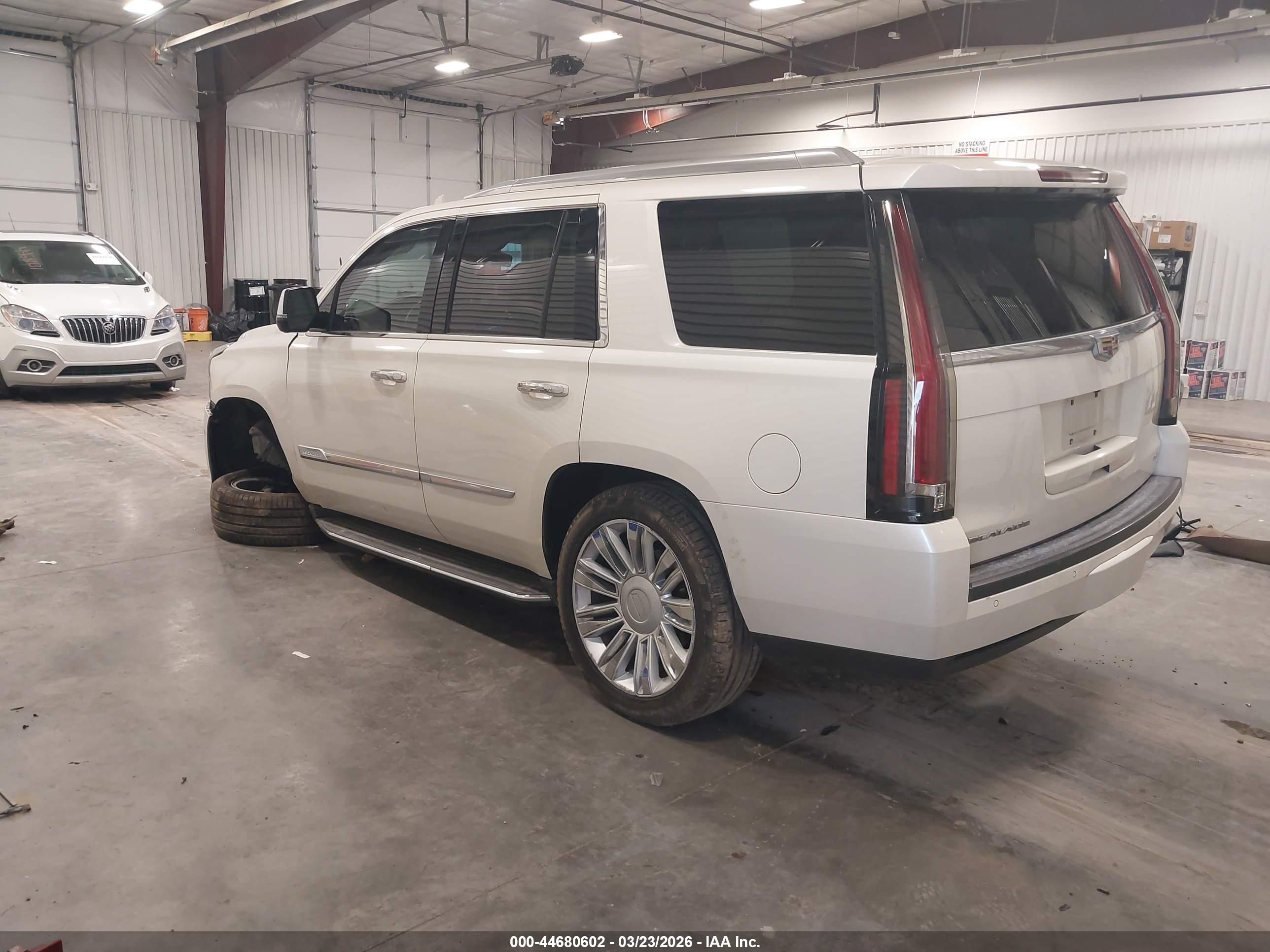 CADILLAC ESCALADE image 3