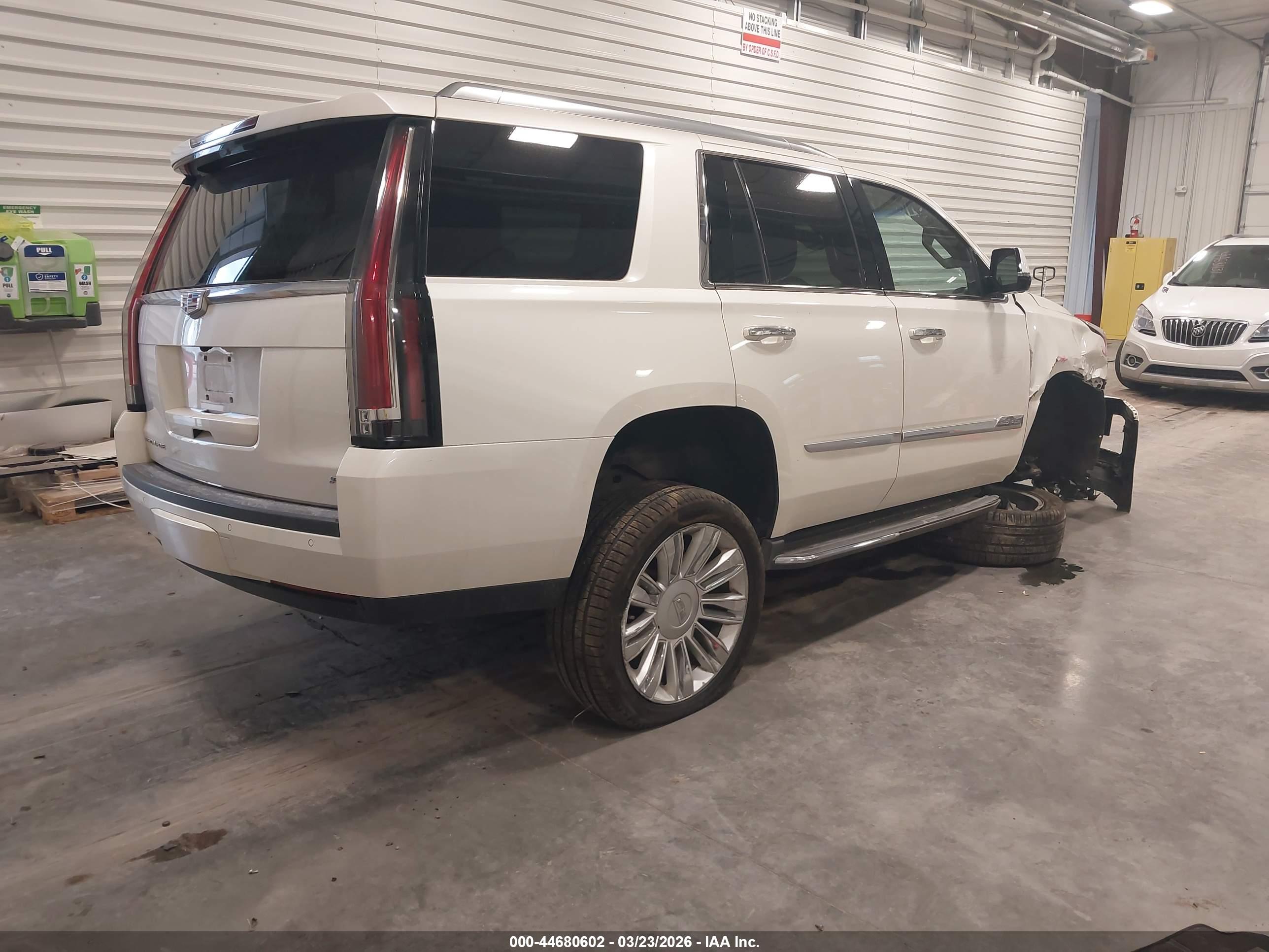 CADILLAC ESCALADE image 4