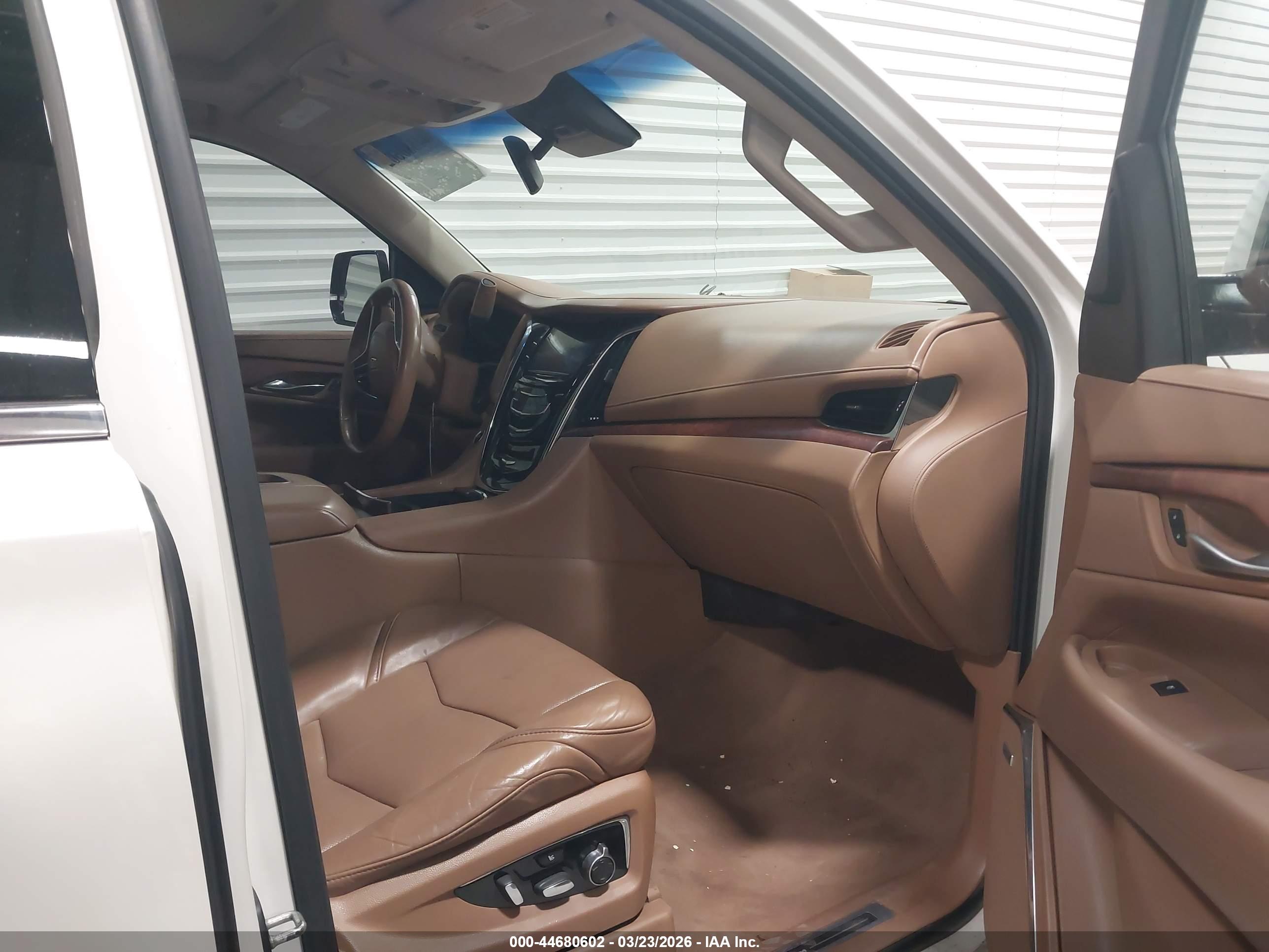 CADILLAC ESCALADE image 5