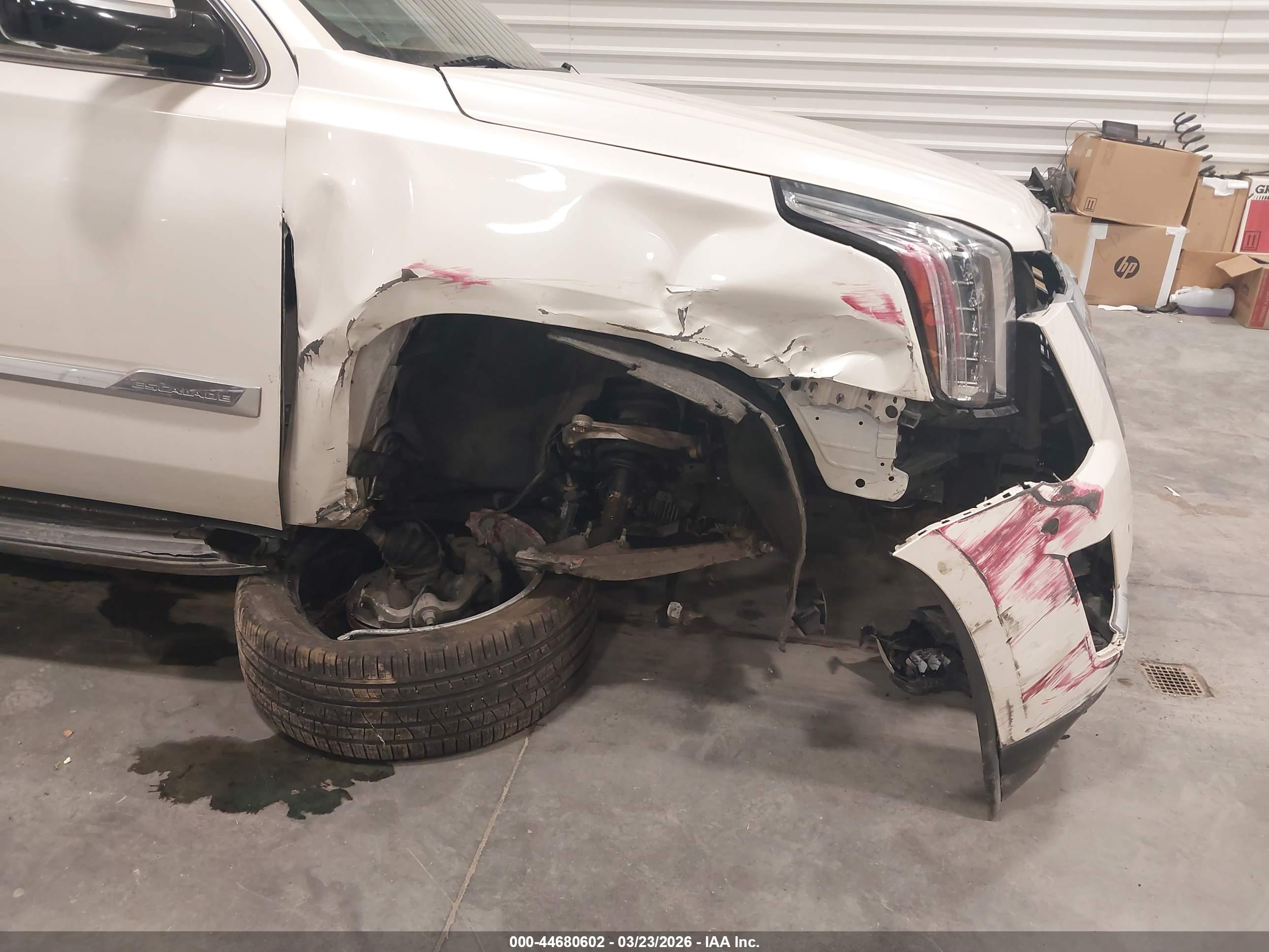 CADILLAC ESCALADE image 6