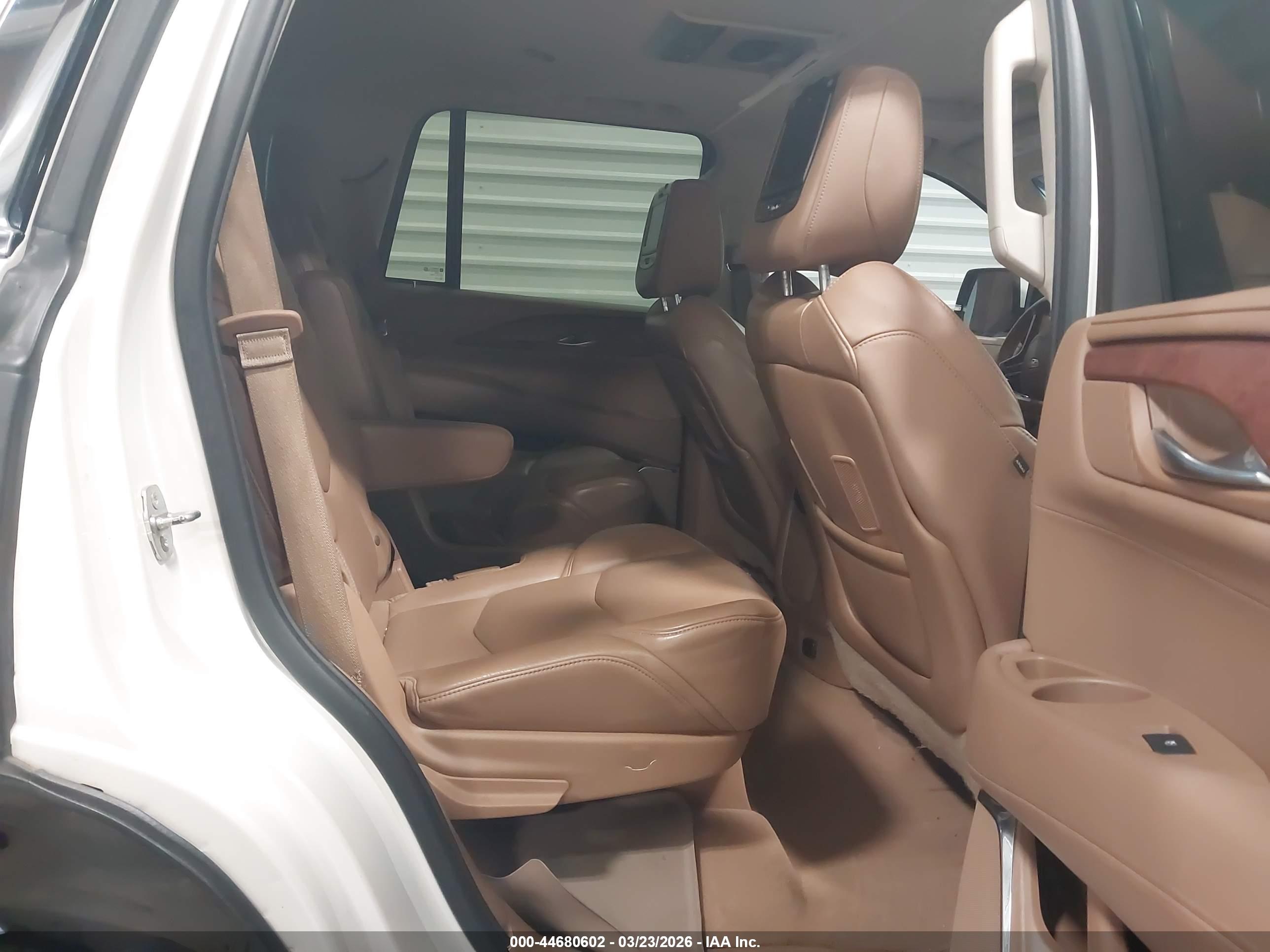 CADILLAC ESCALADE image 8
