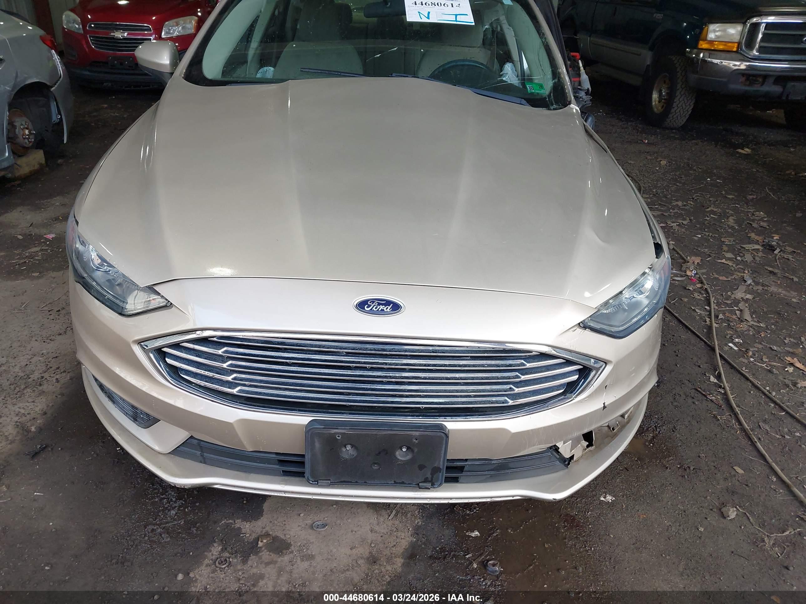 FORD FUSION image 10