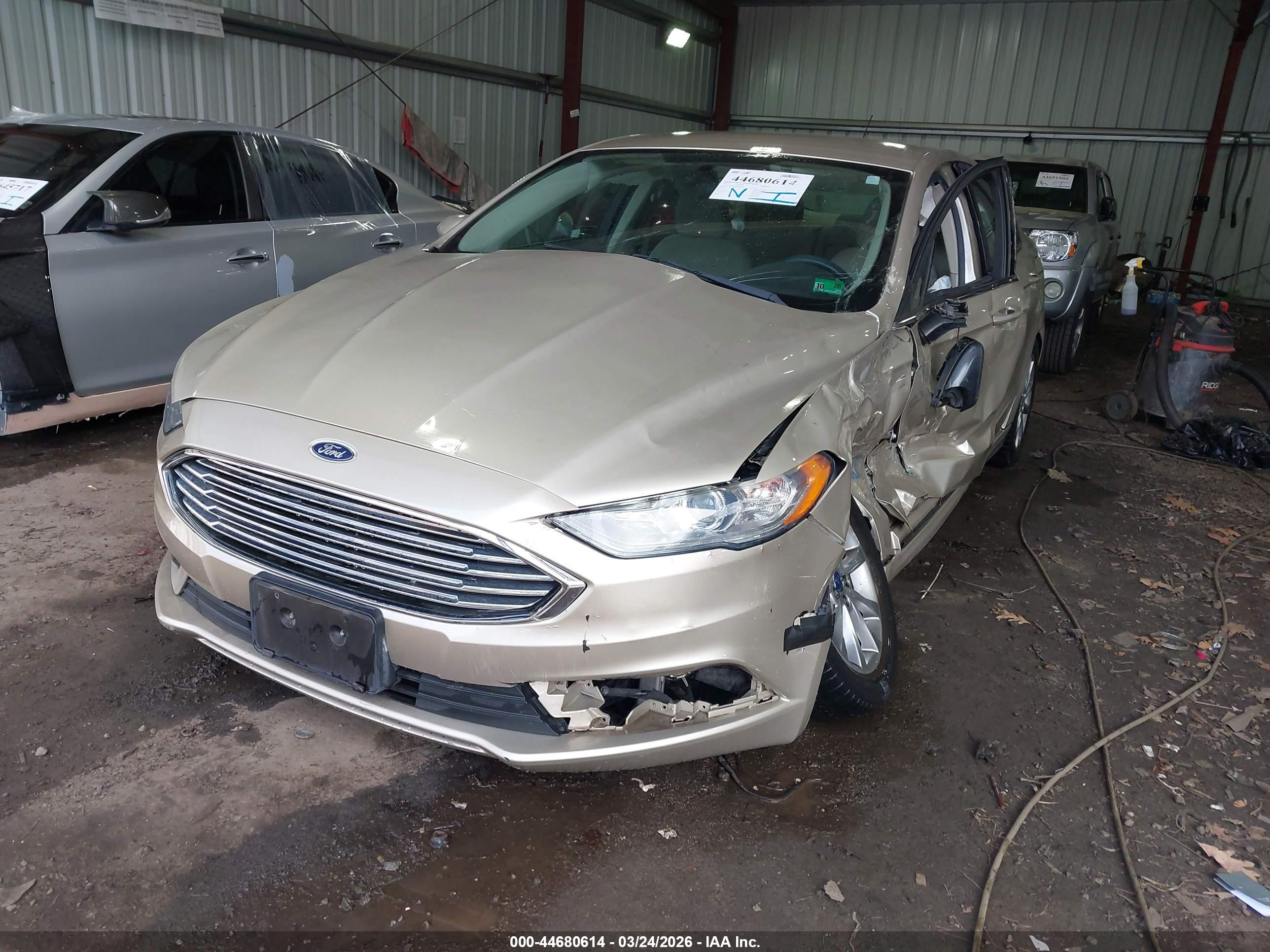 FORD FUSION image 2