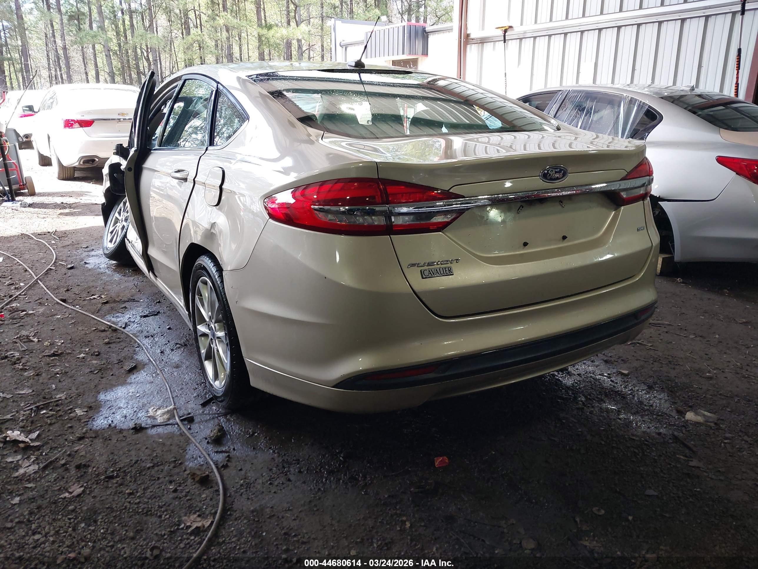 FORD FUSION image 3