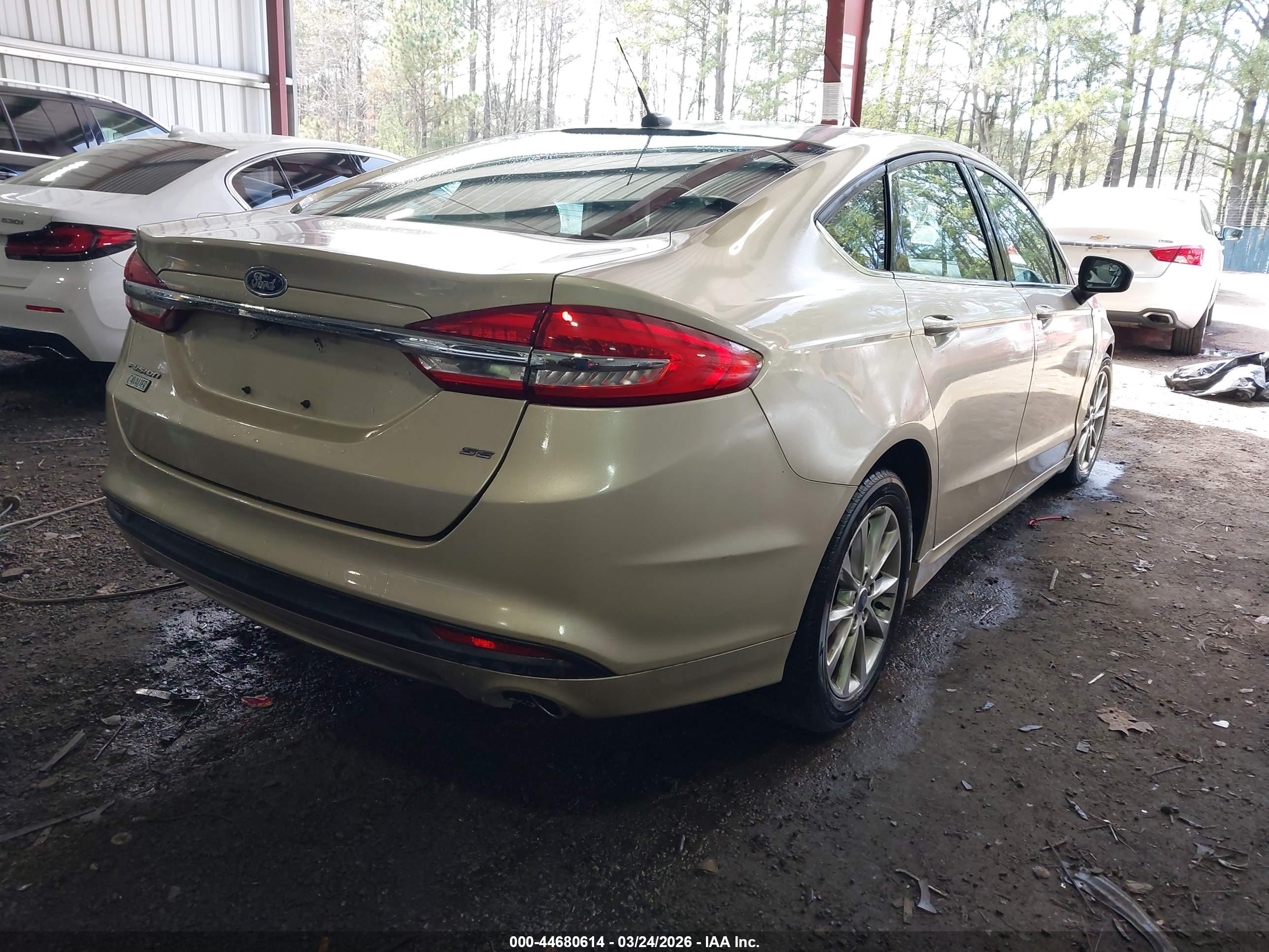 FORD FUSION image 4