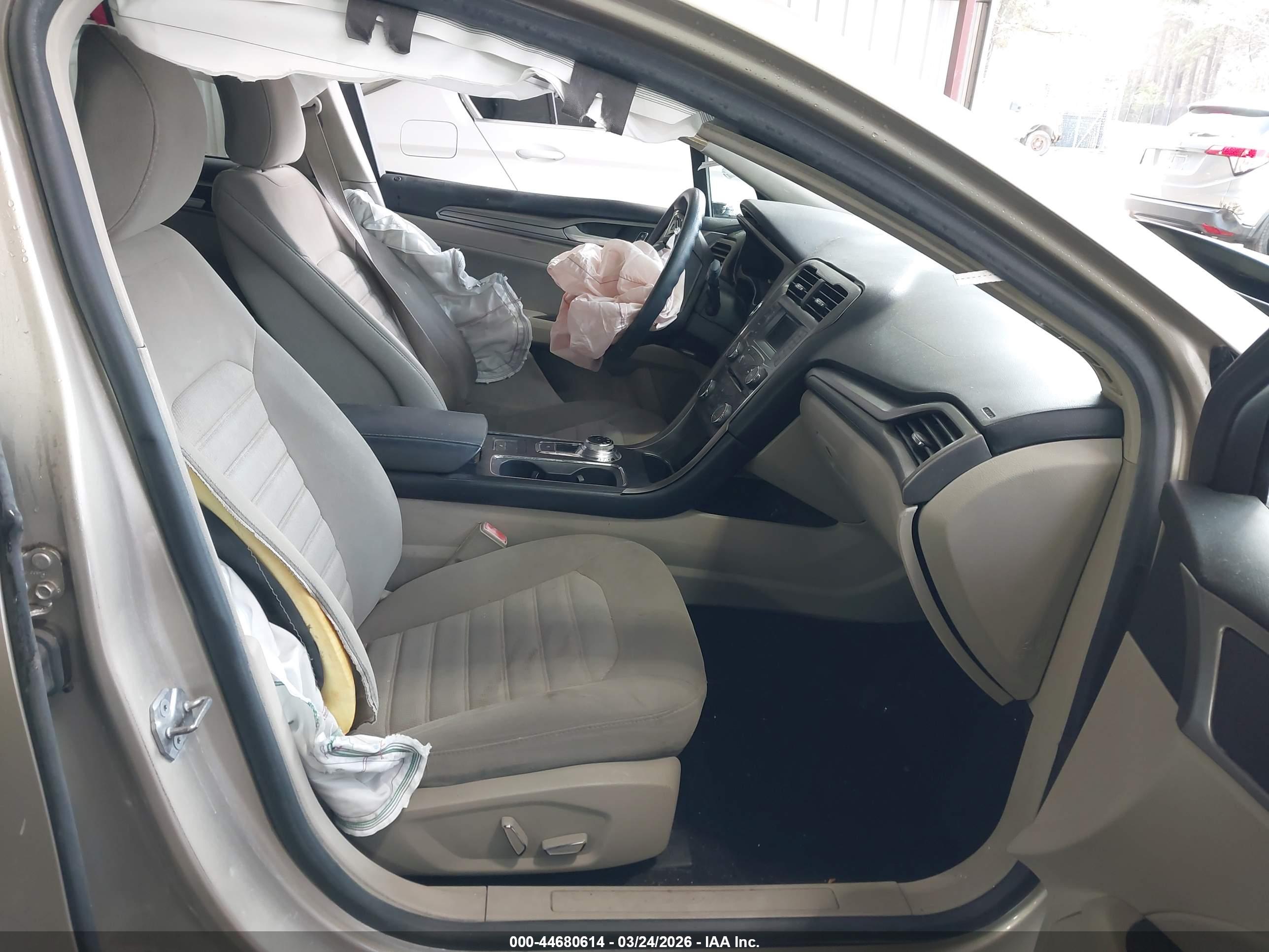 FORD FUSION image 5
