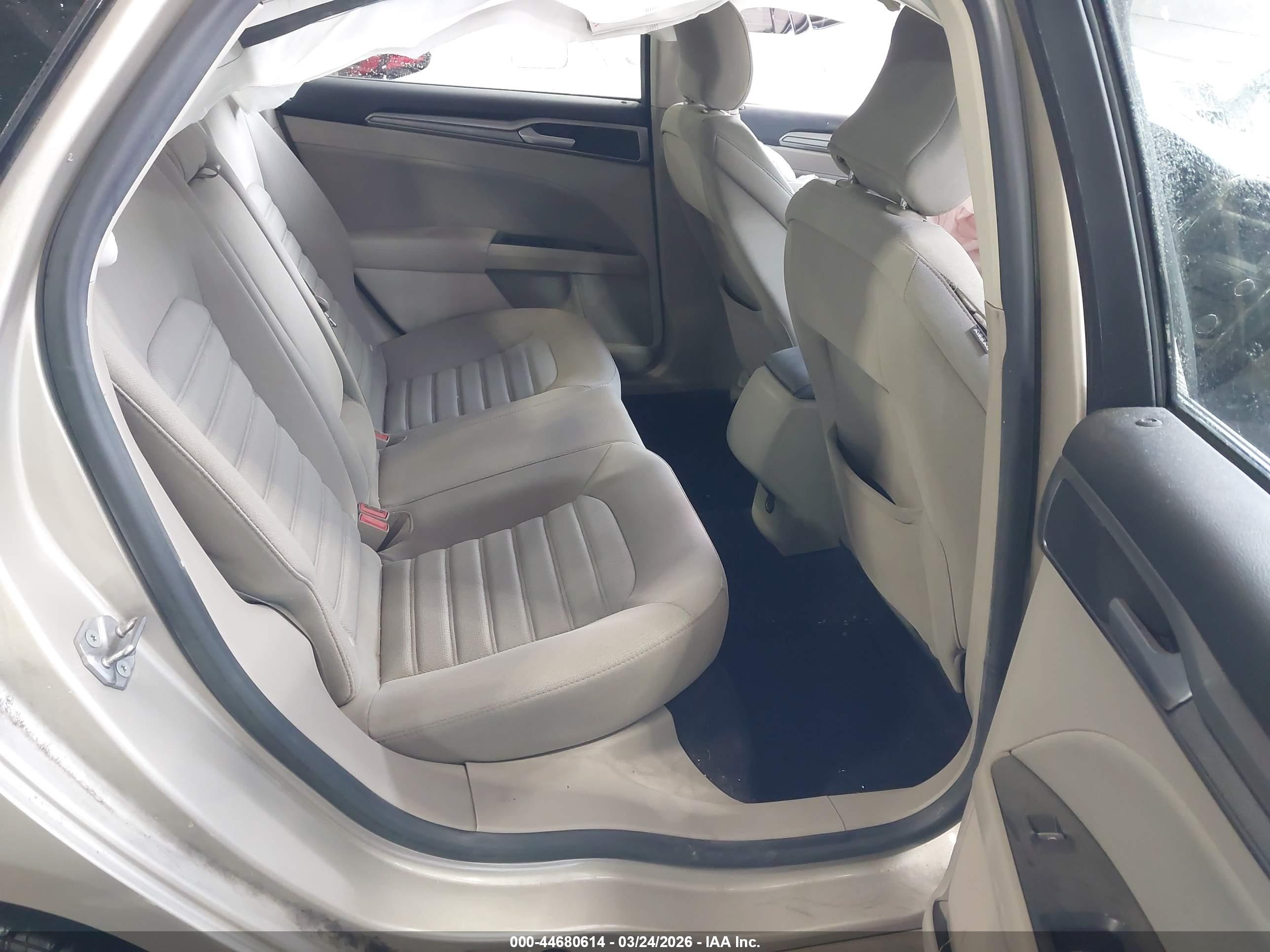 FORD FUSION image 8